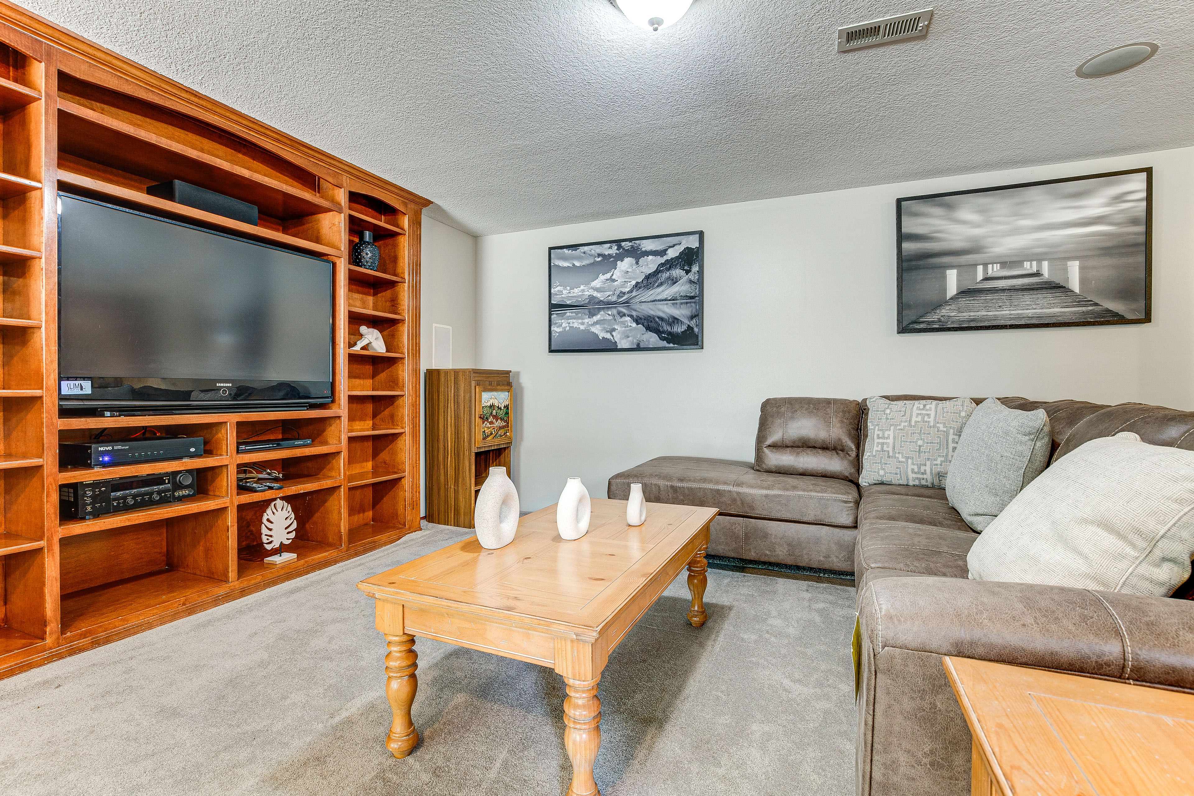 Den | Basement Level | Full Sleeper Sofa | Smart TV | Pool Table