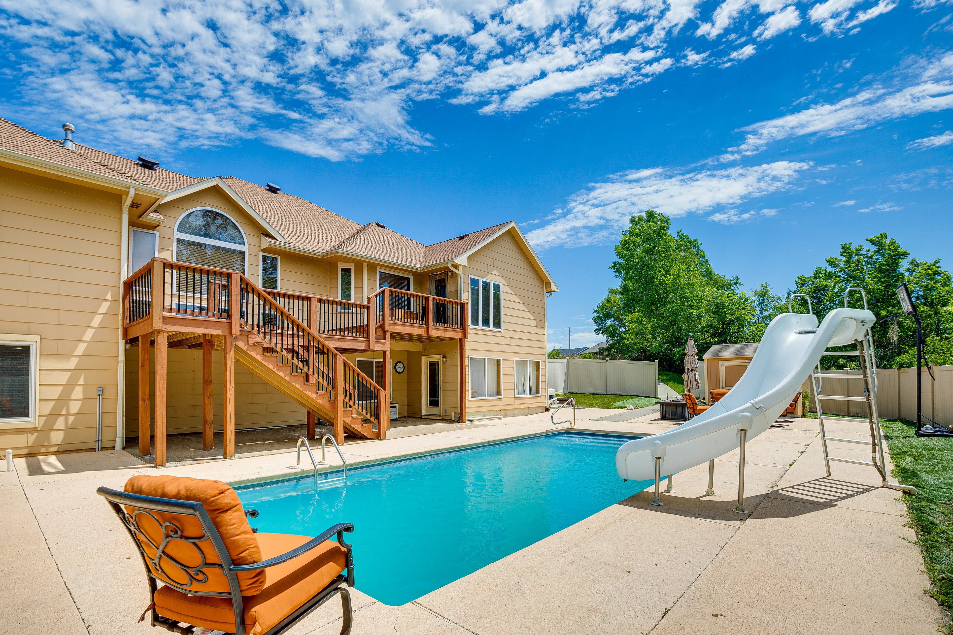 Junction City Vacation Rental | 5BR | 4BA | 2,317 Sq Ft | 2 Steps Required