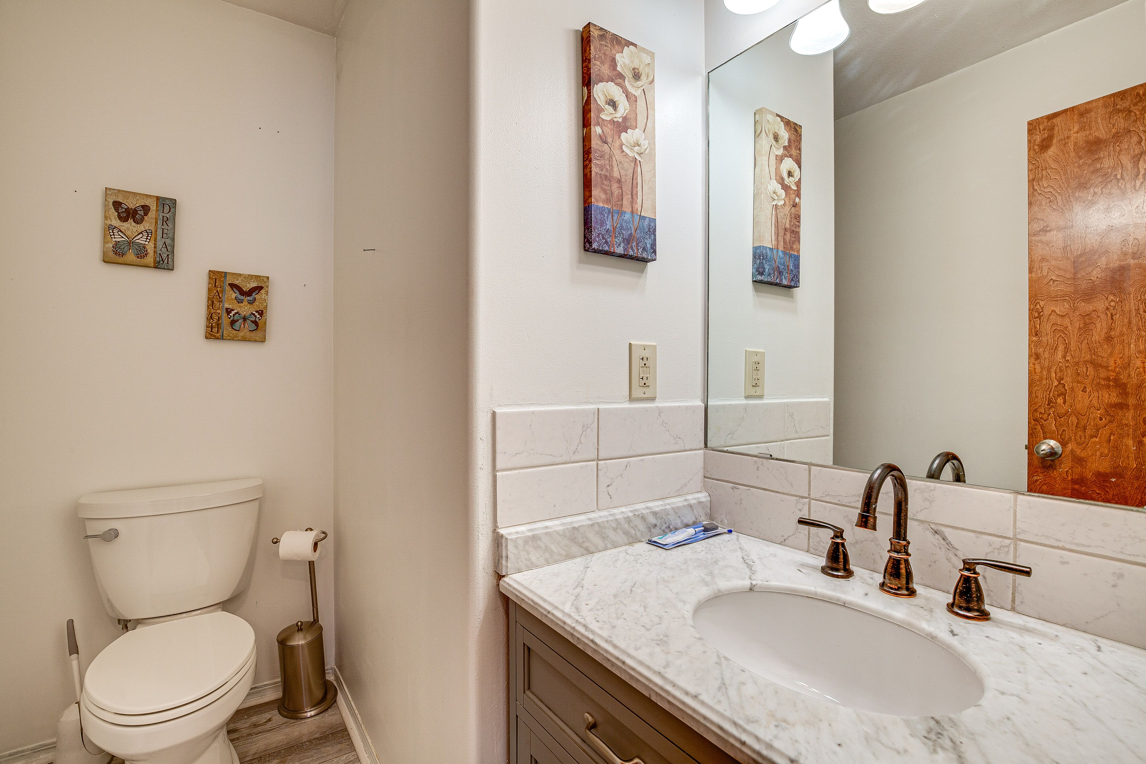 Full Bathroom | Main Level | Towels Provided