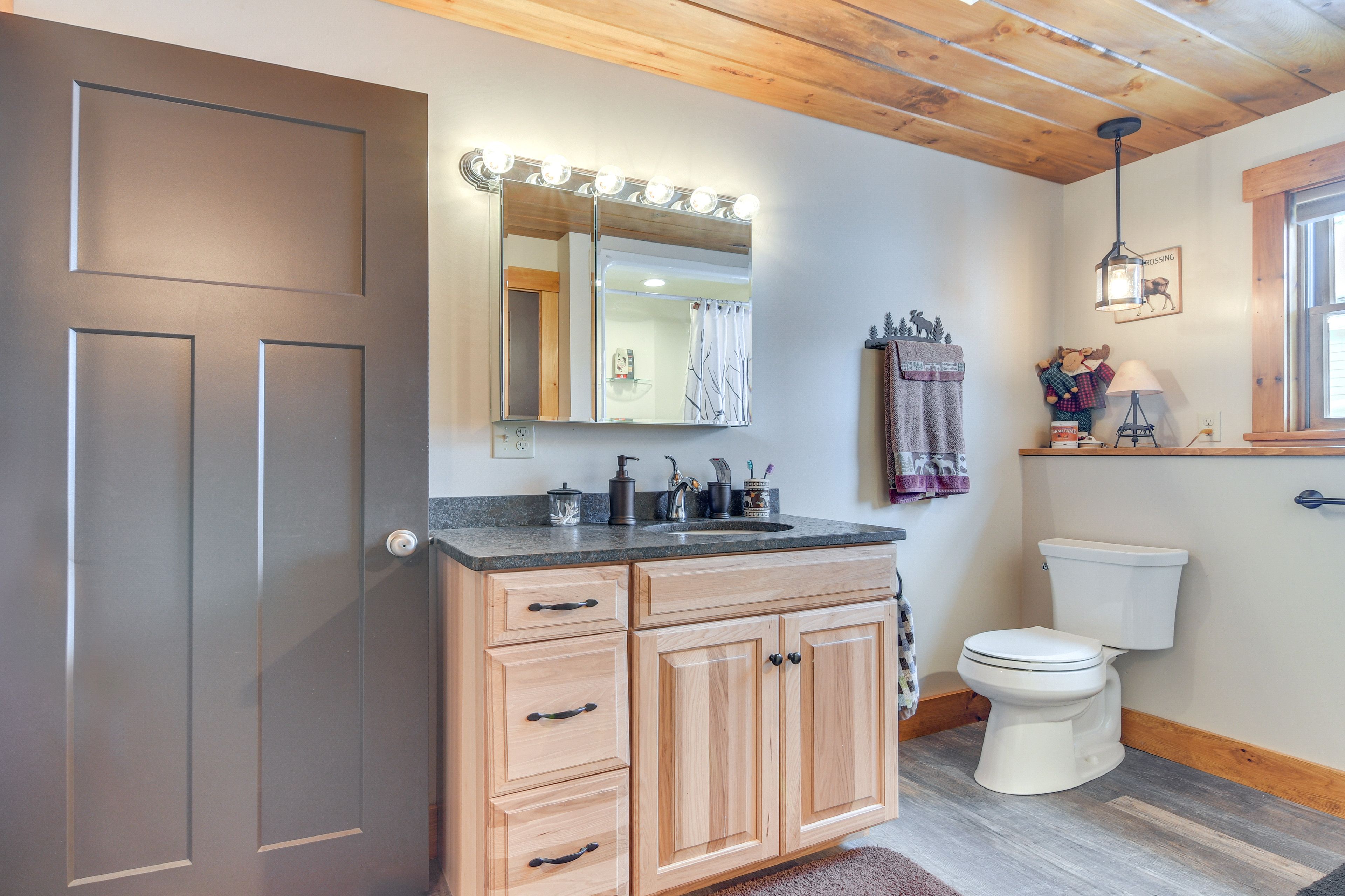 Full Bathroom | Main Floor