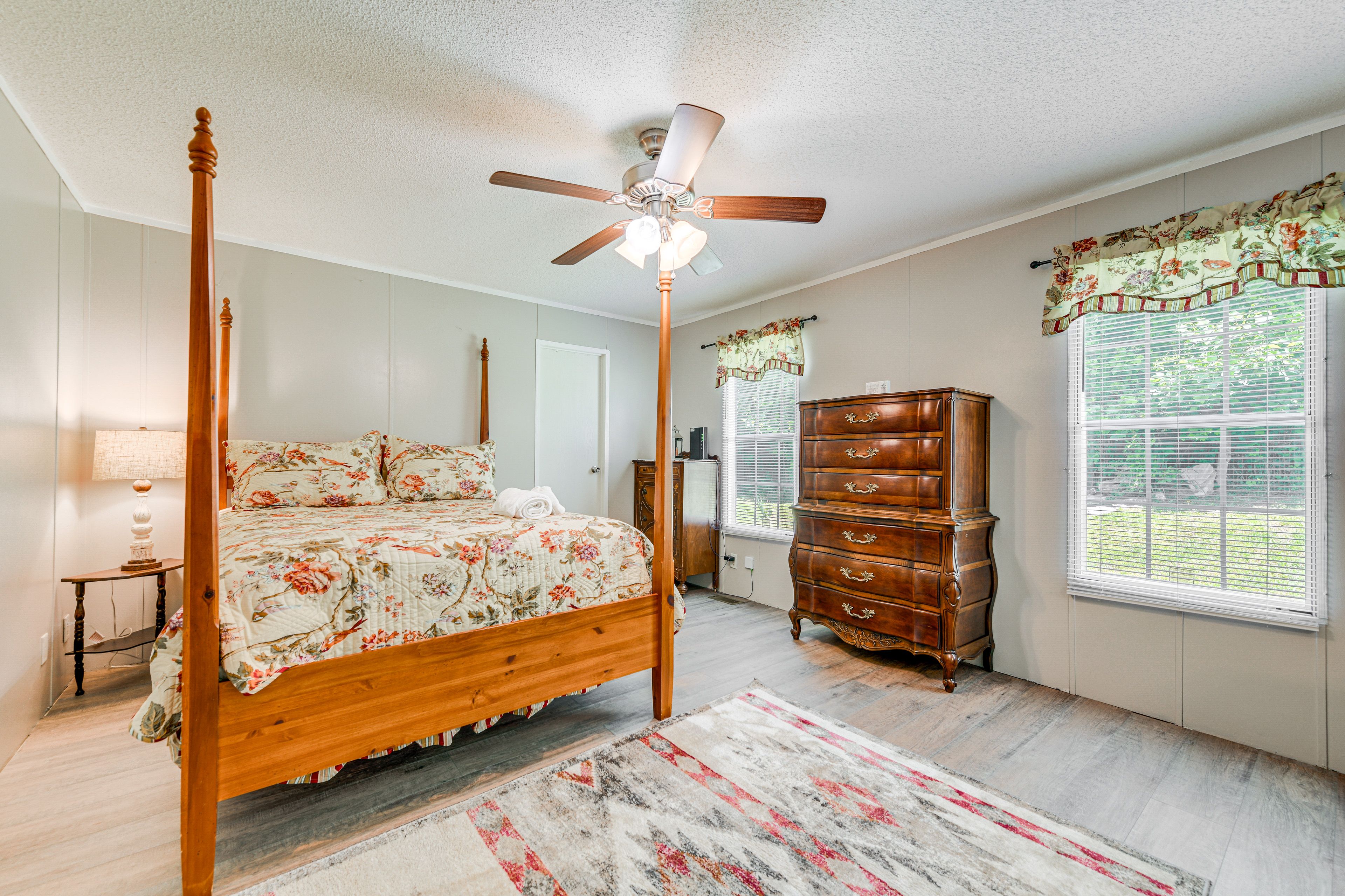 Bedroom Suite | King Bed | Linens Provided