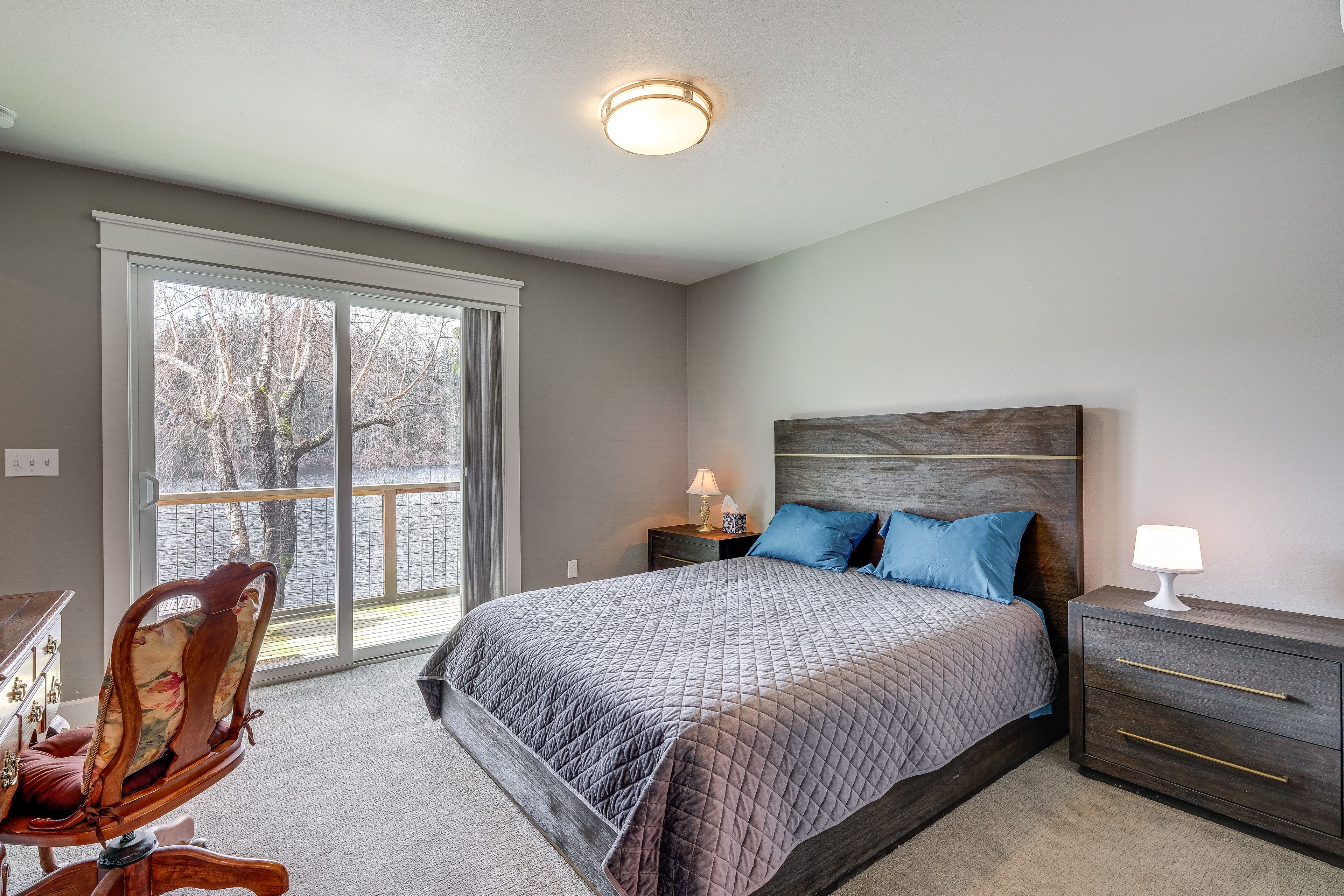 Bedroom 1 | 1st Floor | King Bed | Desk | Linens Provided