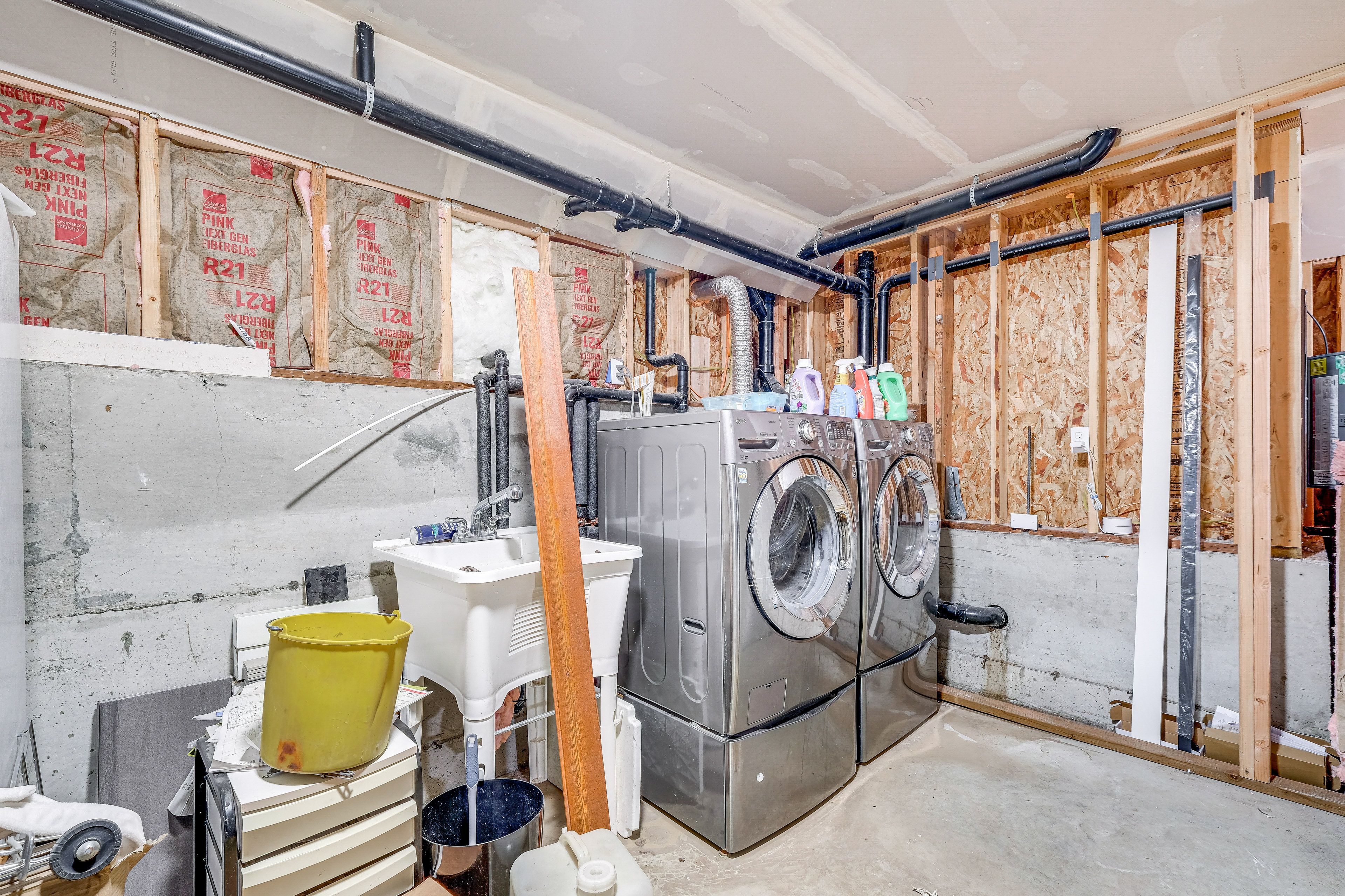 Laundry Area | Garage | Washer/Dryer | Hangers | Trash Bags/Paper Towels
