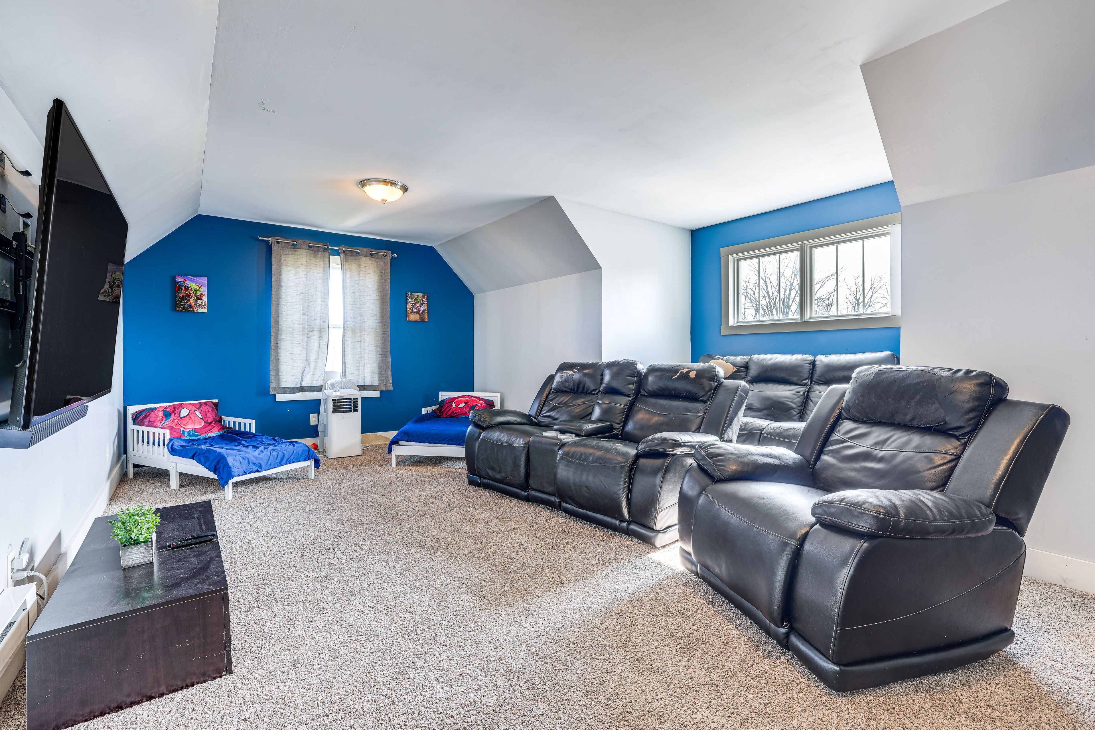 Upper Living Area | 2 Toddler Beds | Smart TV | 2nd Floor