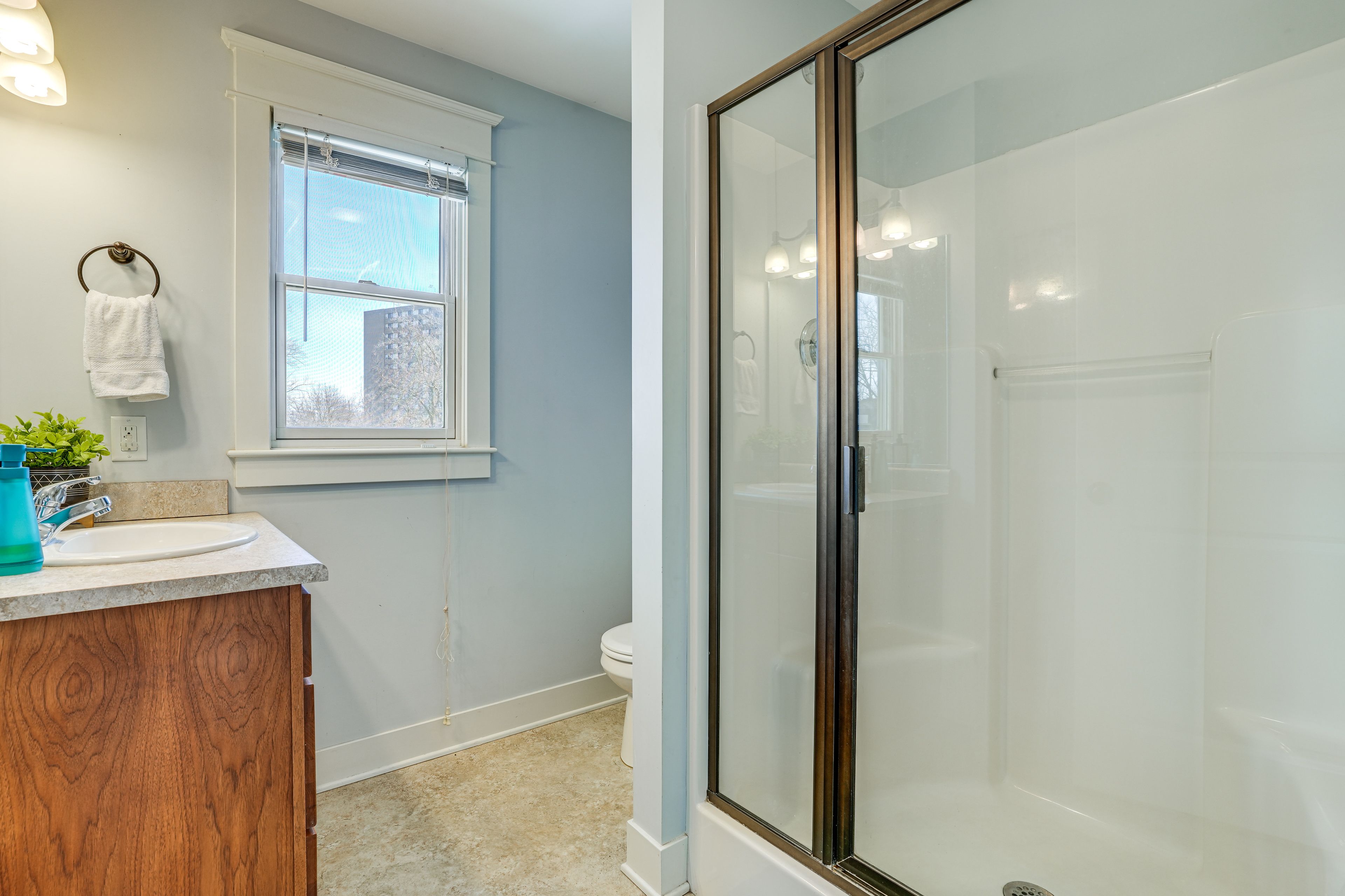 Bathroom | Complimentary Toiletries | Towels Provided | 2nd Floor