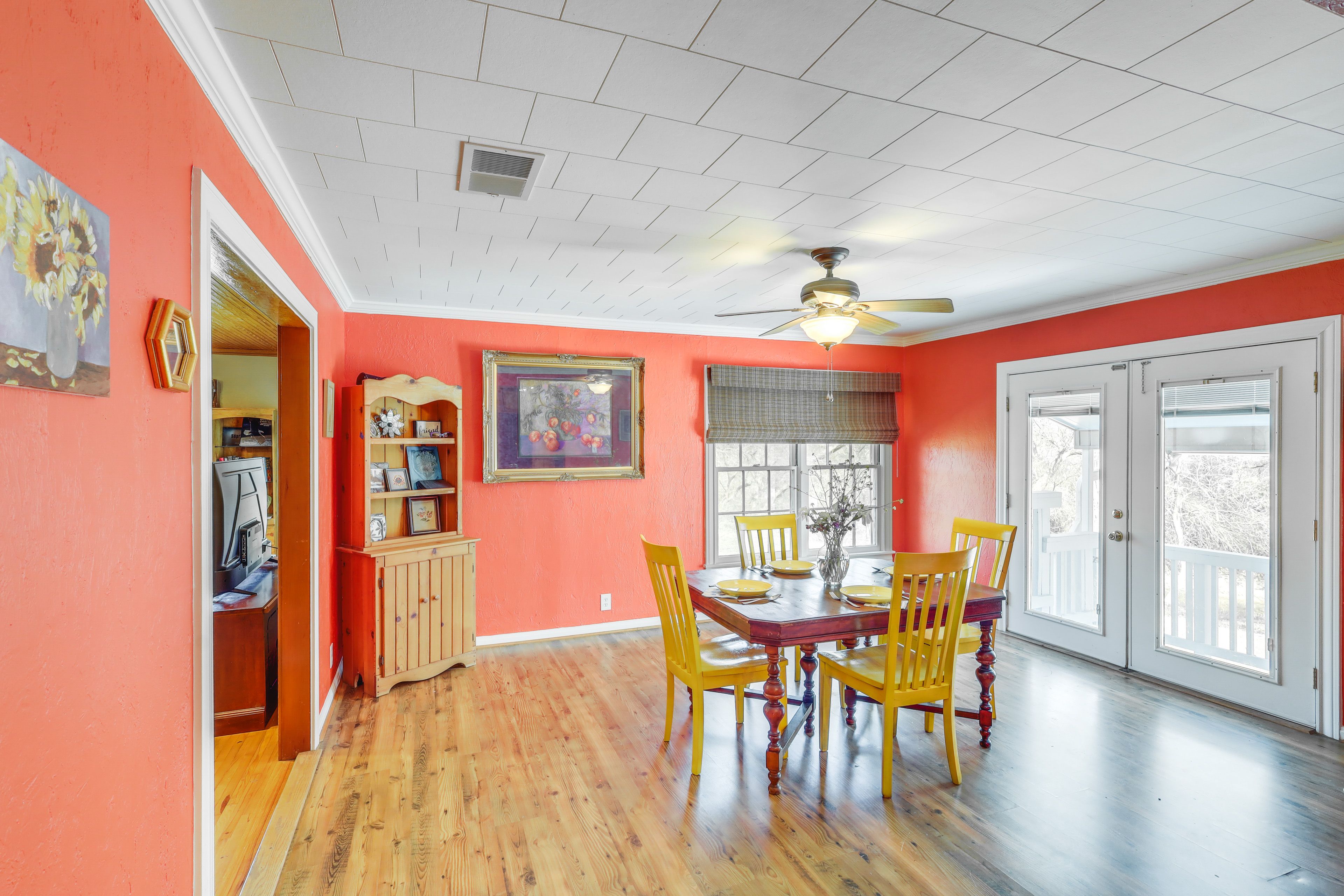 Dining Area | Dishware & Flatware