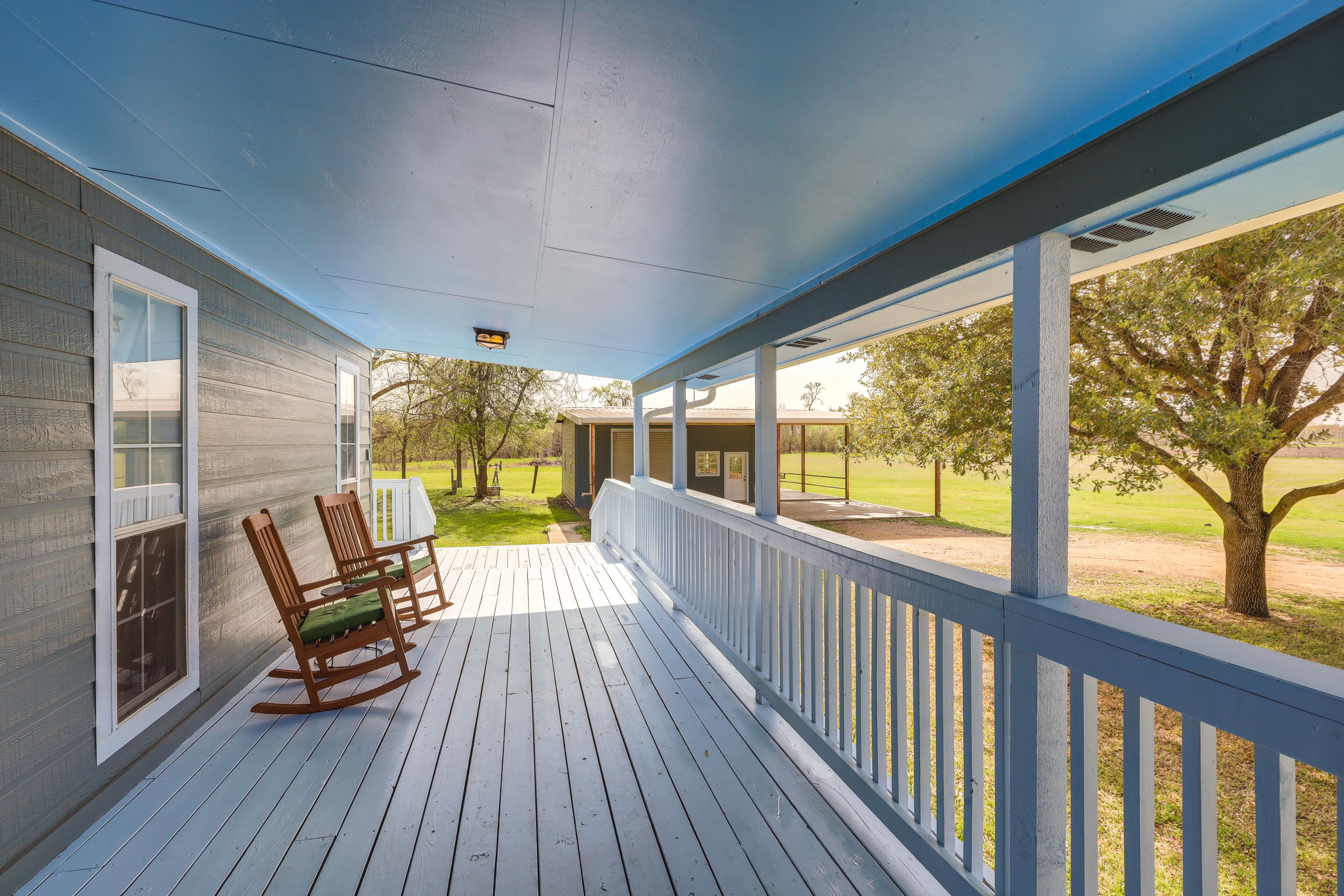 Wraparound Porch | Charcoal Grill