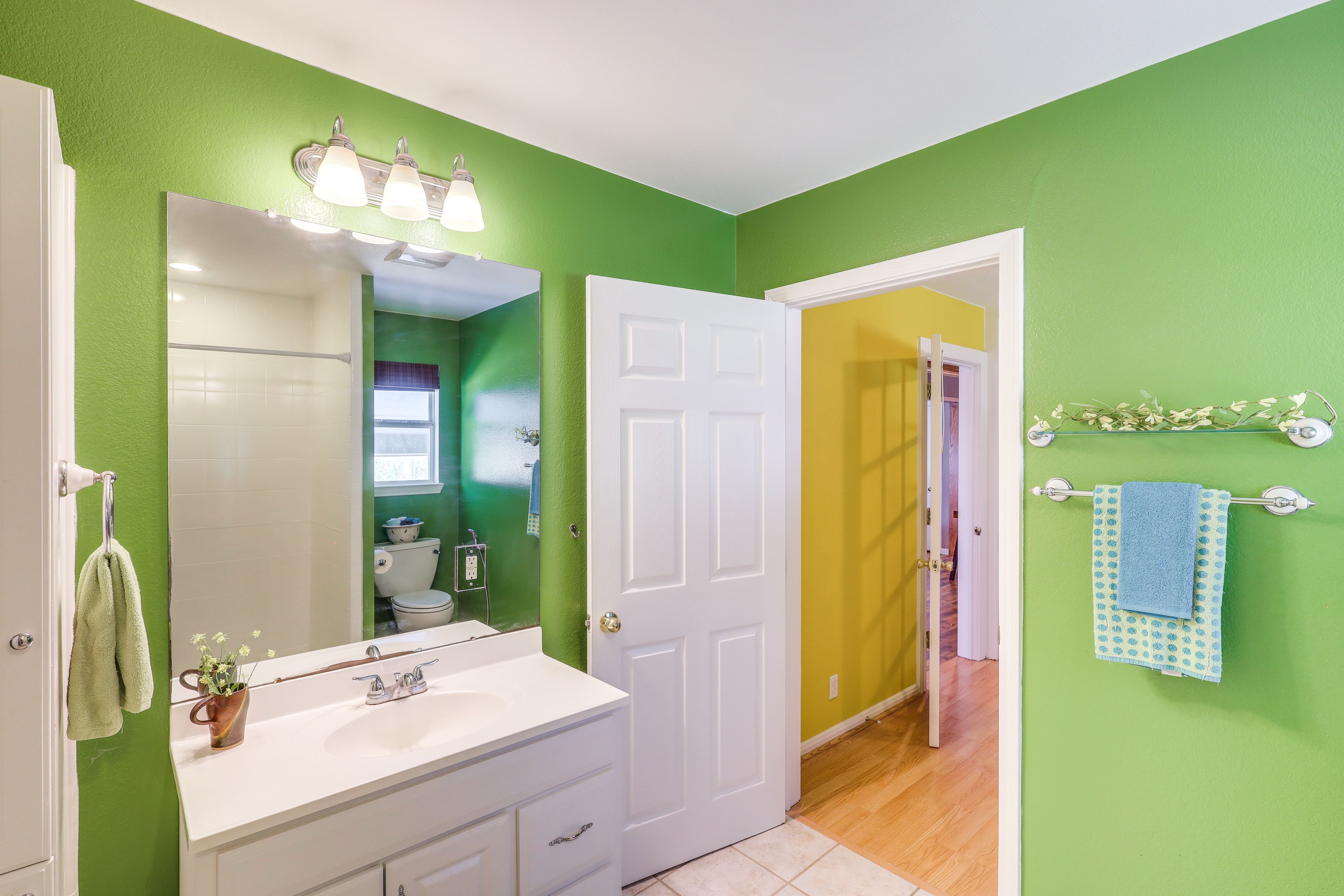 Full Bath | Complimentary Toiletries