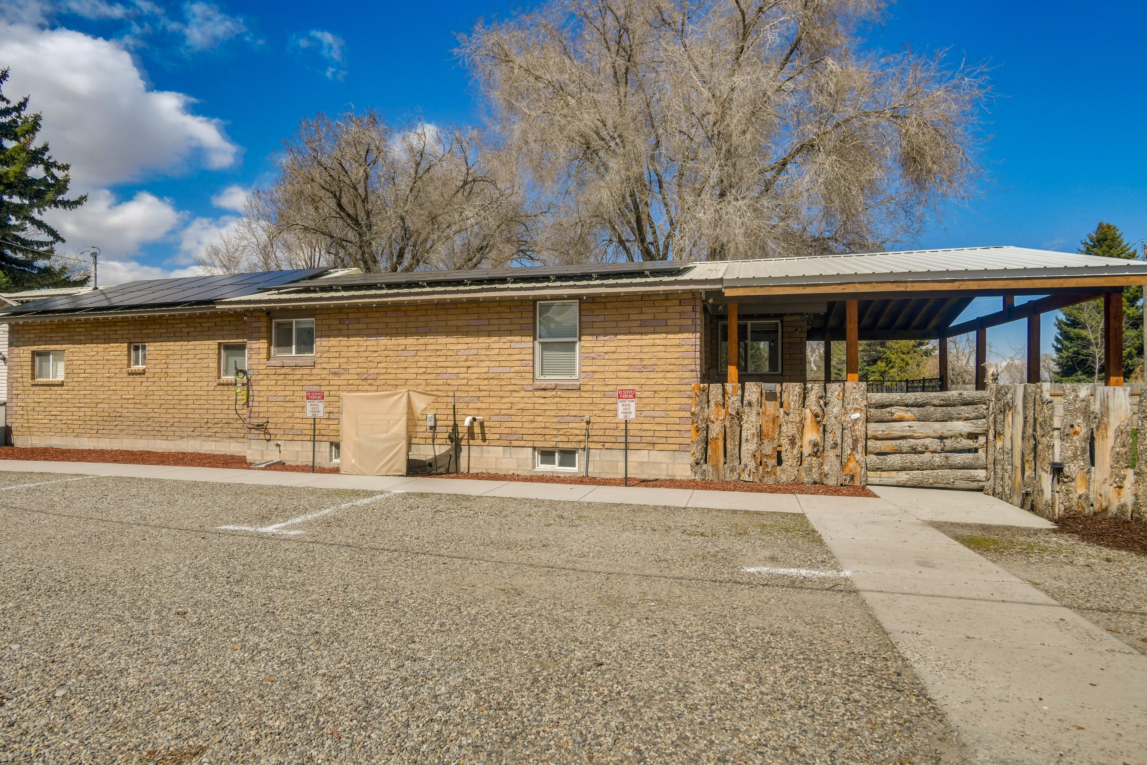 Parking | Shared Driveway (2 Vehicles) | RV/Trailer Parking