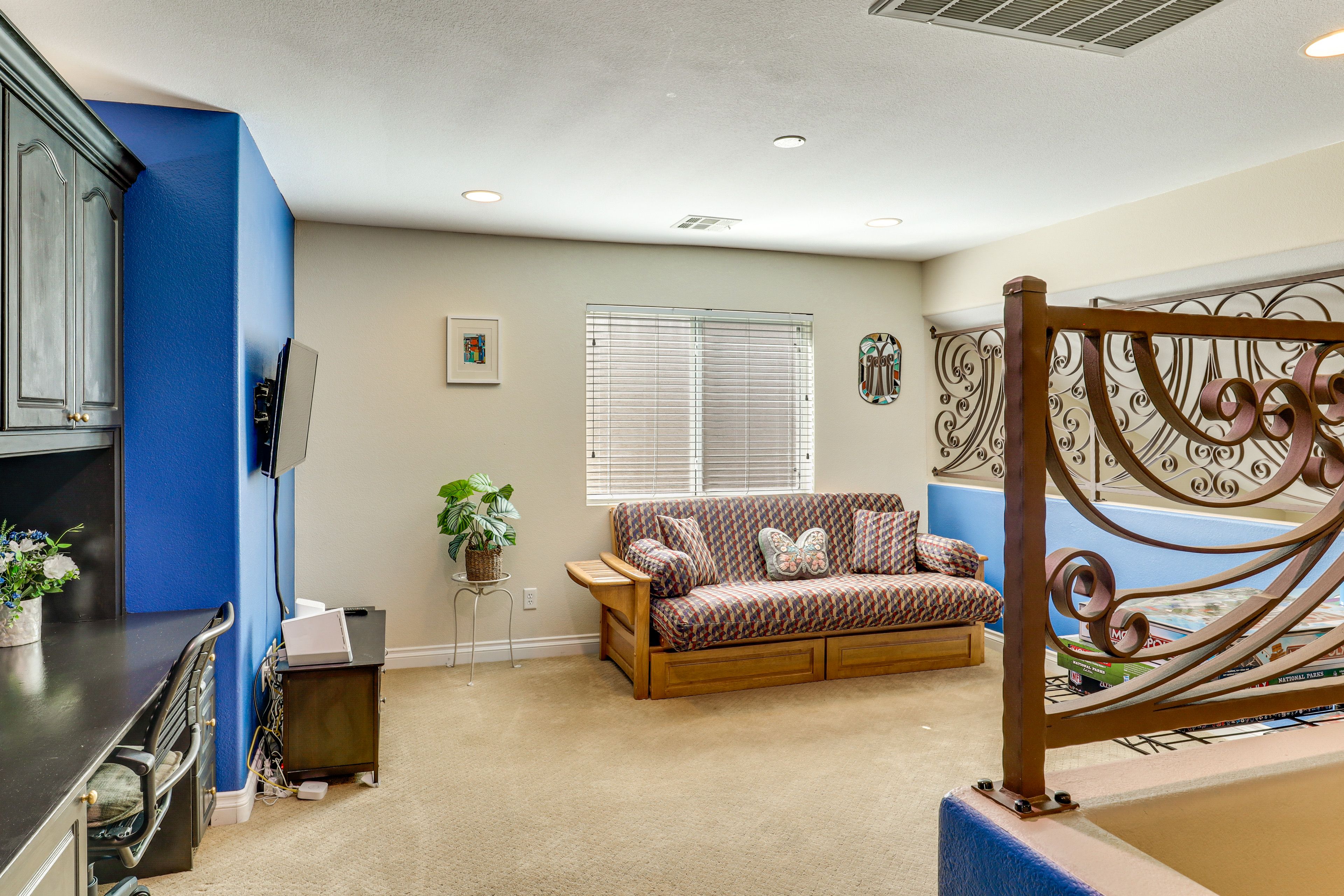 Loft | 2nd Floor | Desk Workspaces | Wii Console | Smart TV | Full Futon