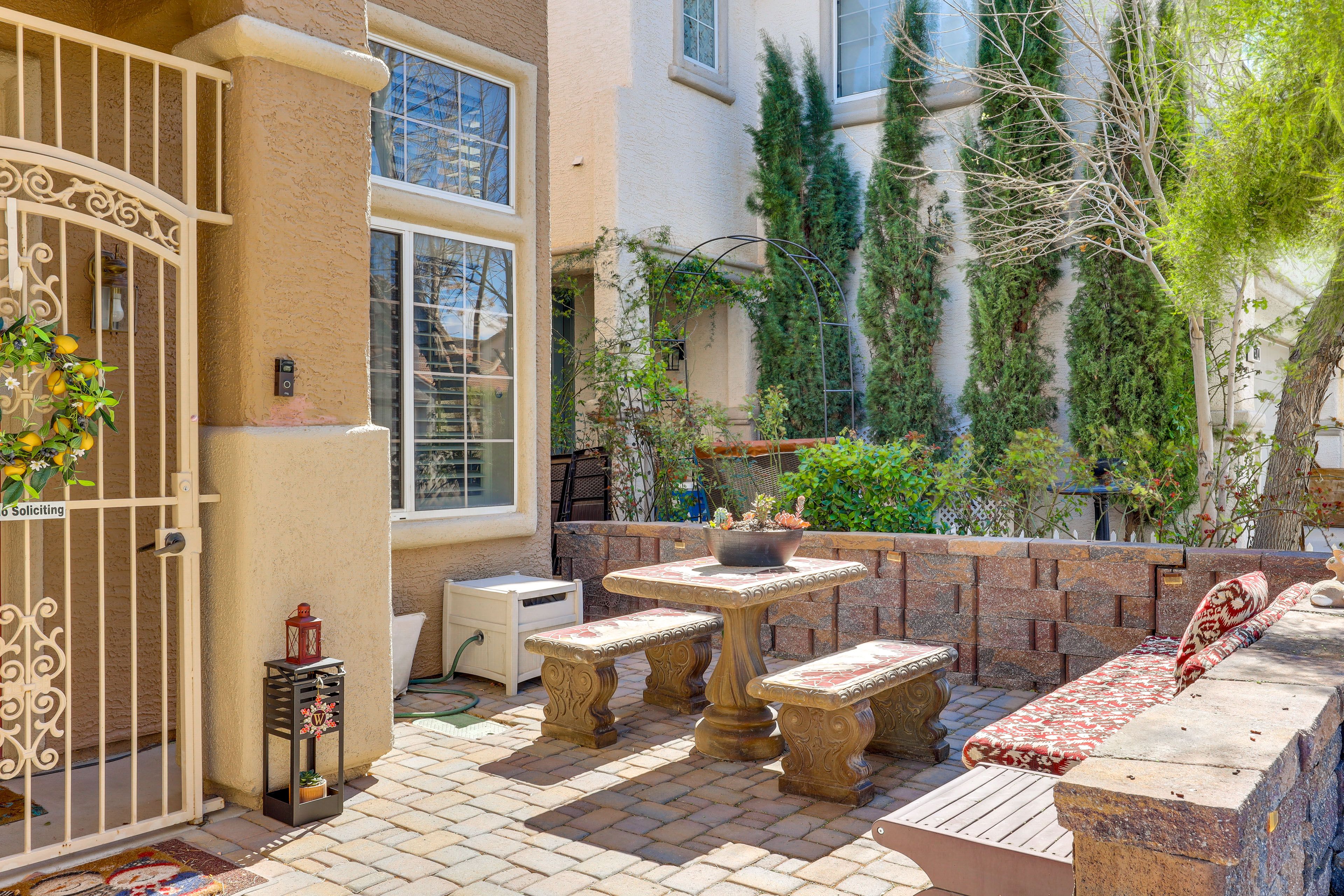 Front Porch | Dining Area