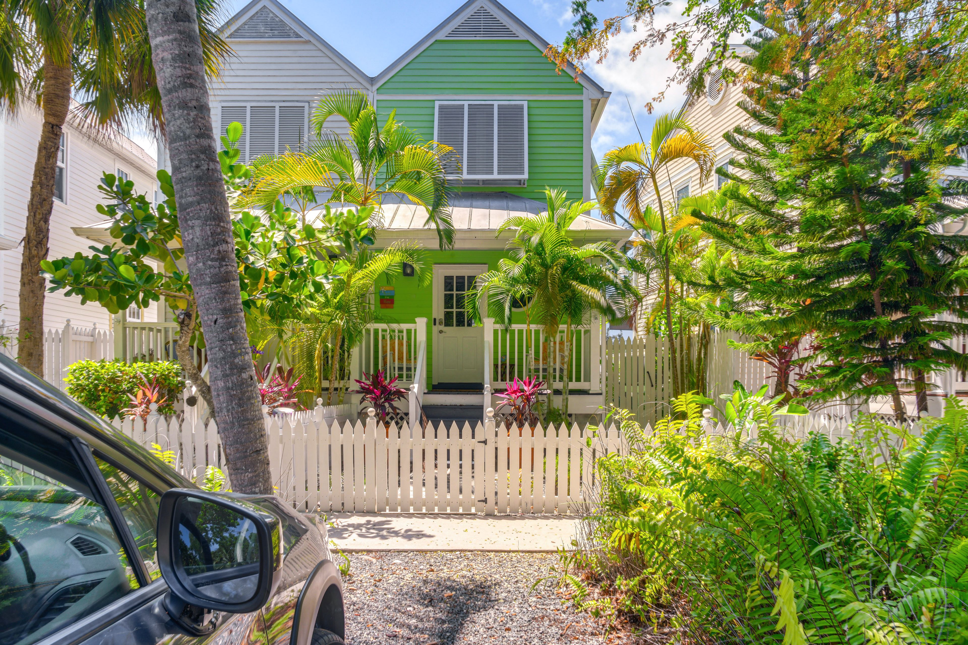 Home Exterior | Parking | Driveway (1 Vehicle)