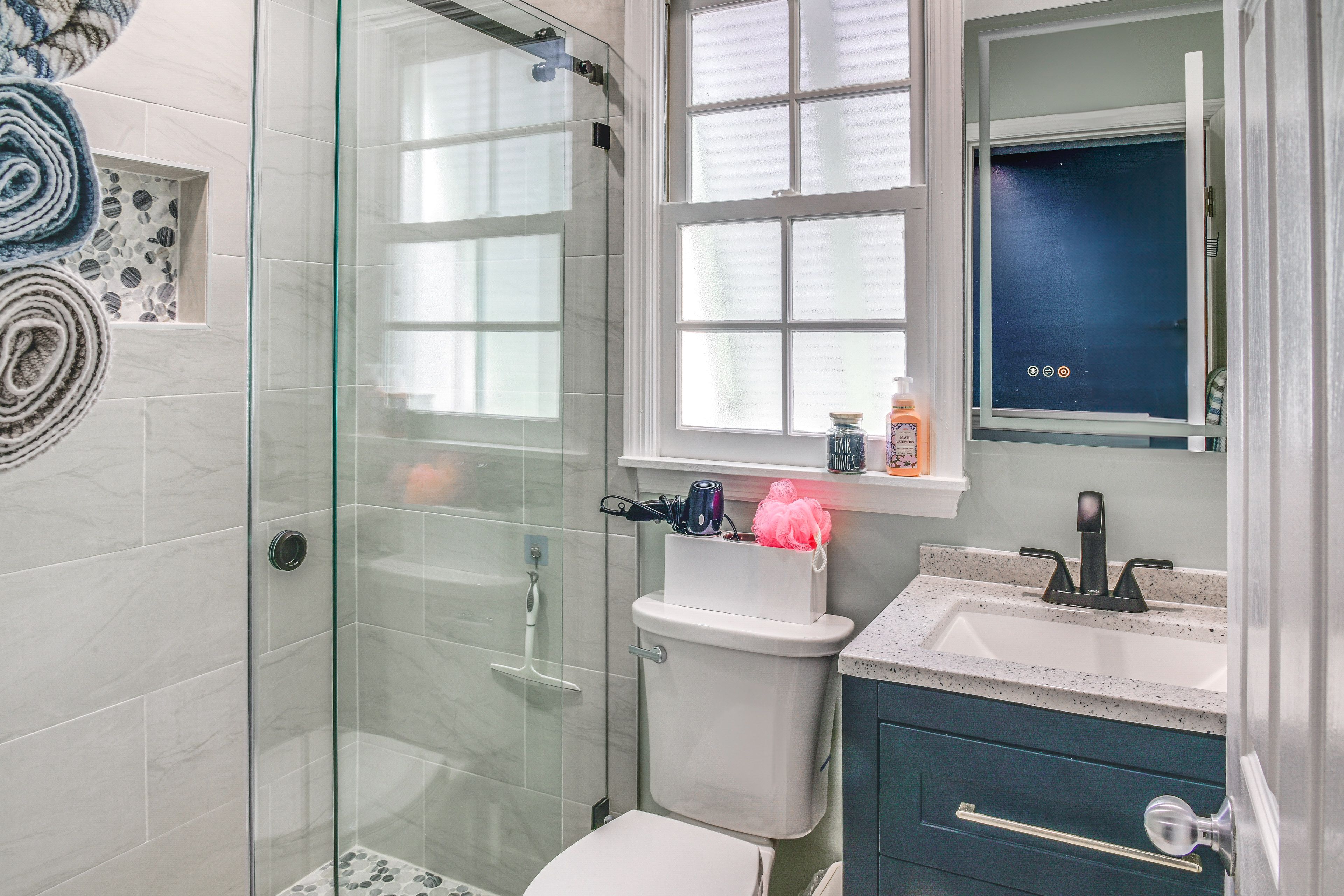 Full Bathroom | 2nd Floor | Complimentary Toiletries