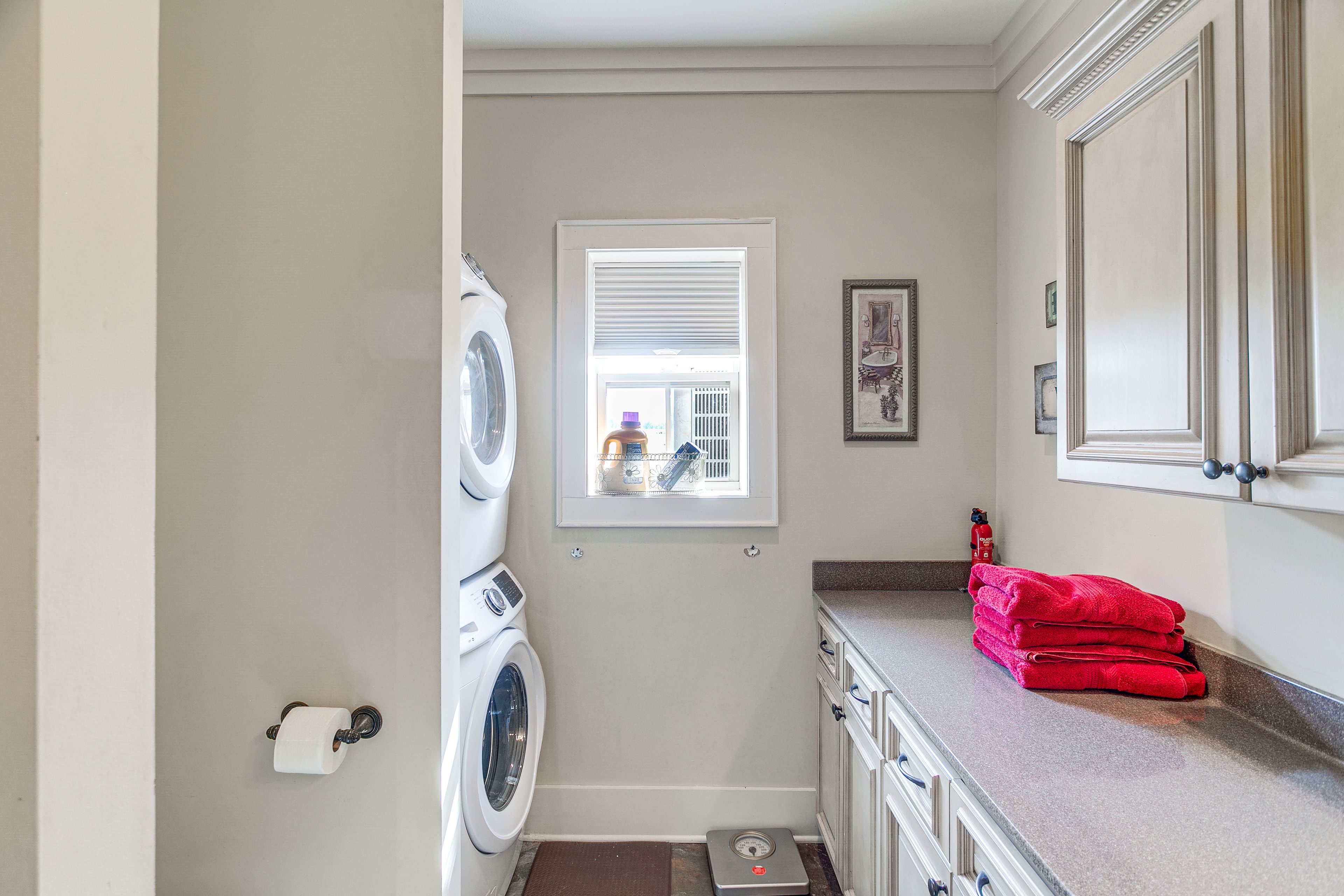 Full Bathroom | Lower Level | Washer & Dryer | Detergent Provided