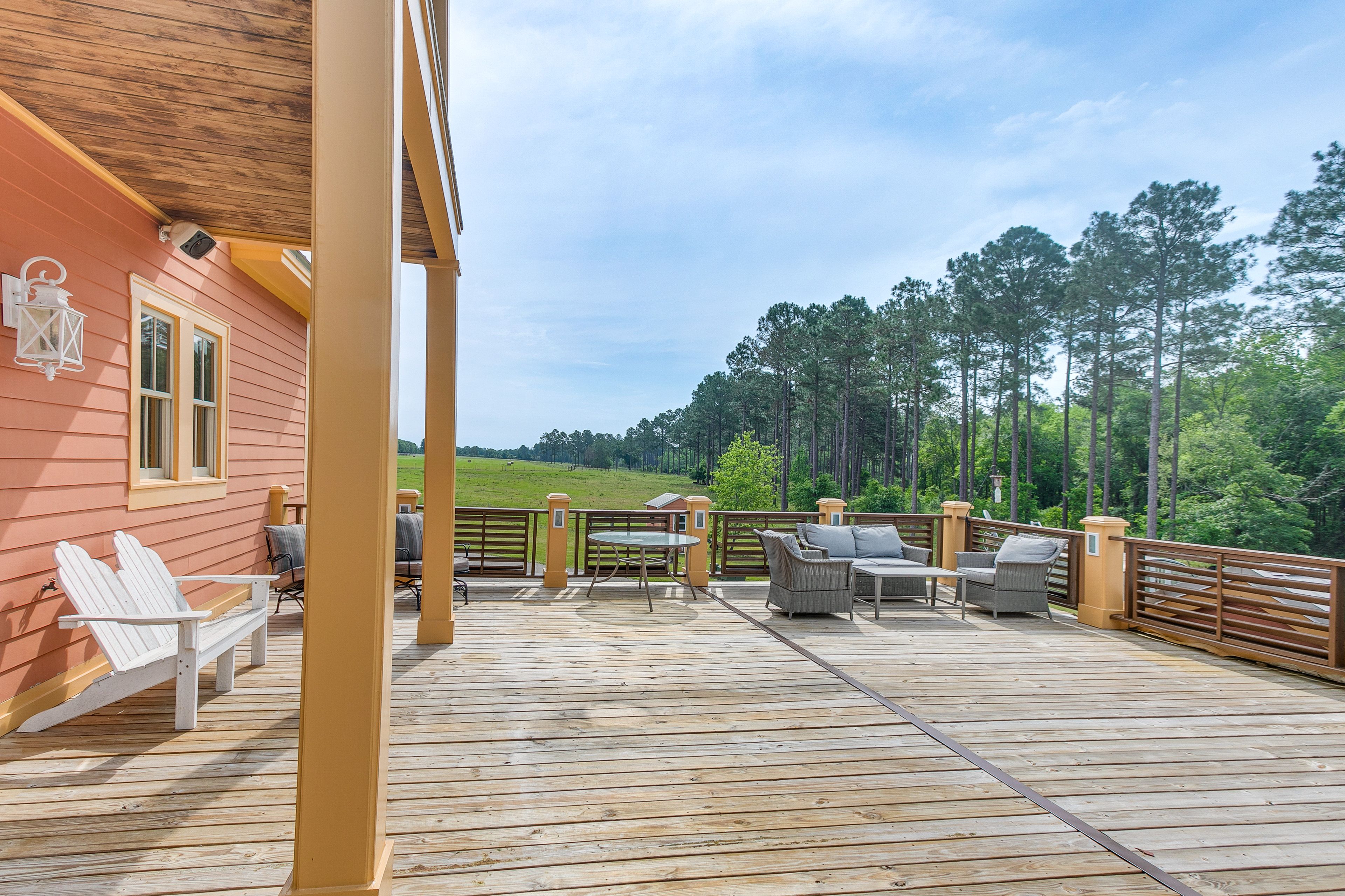 Furnished Deck | Outdoor Seating