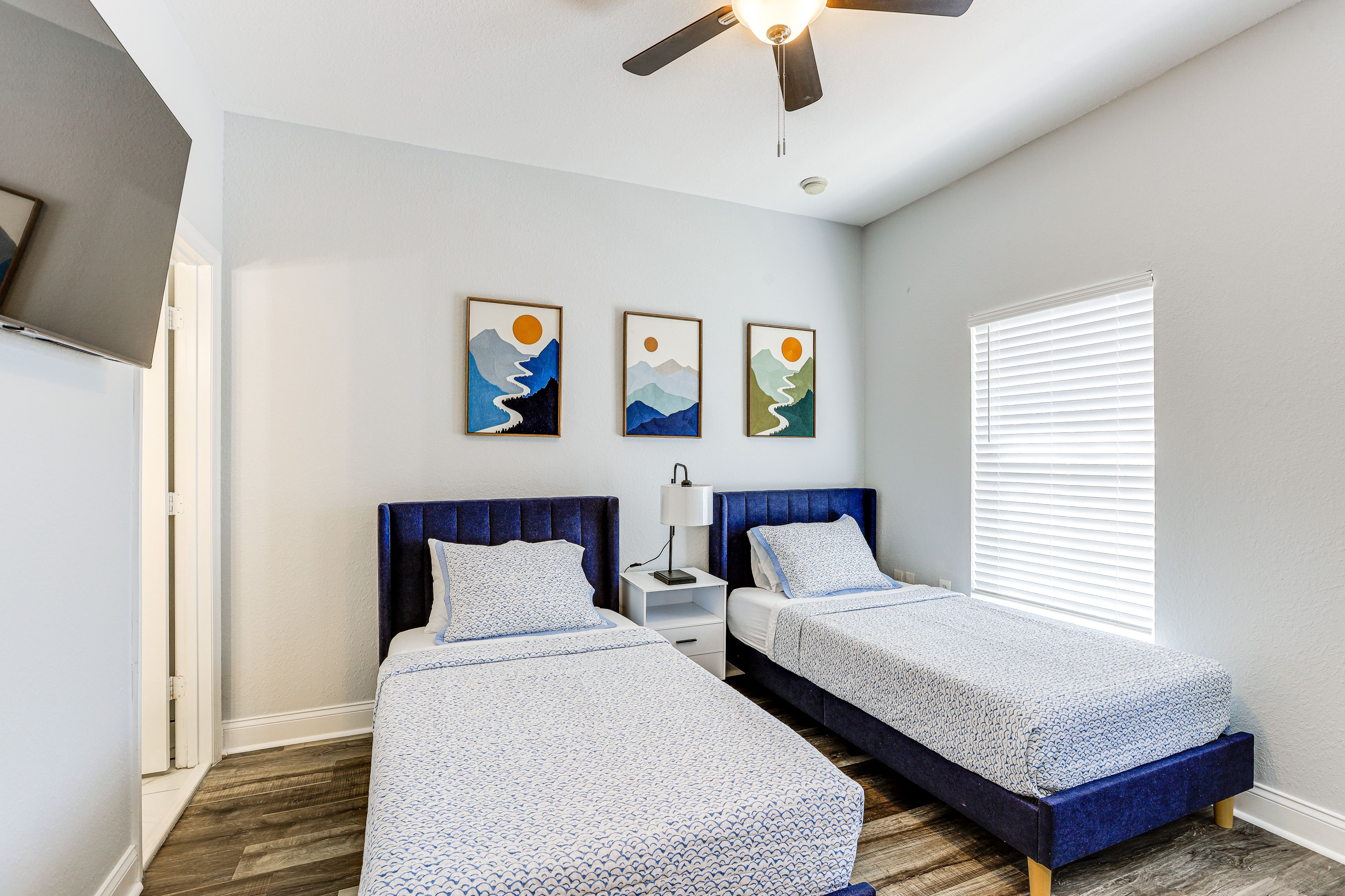 Bedroom 2 | 2 Twin Beds | Flat-Screen TV | 2nd Floor