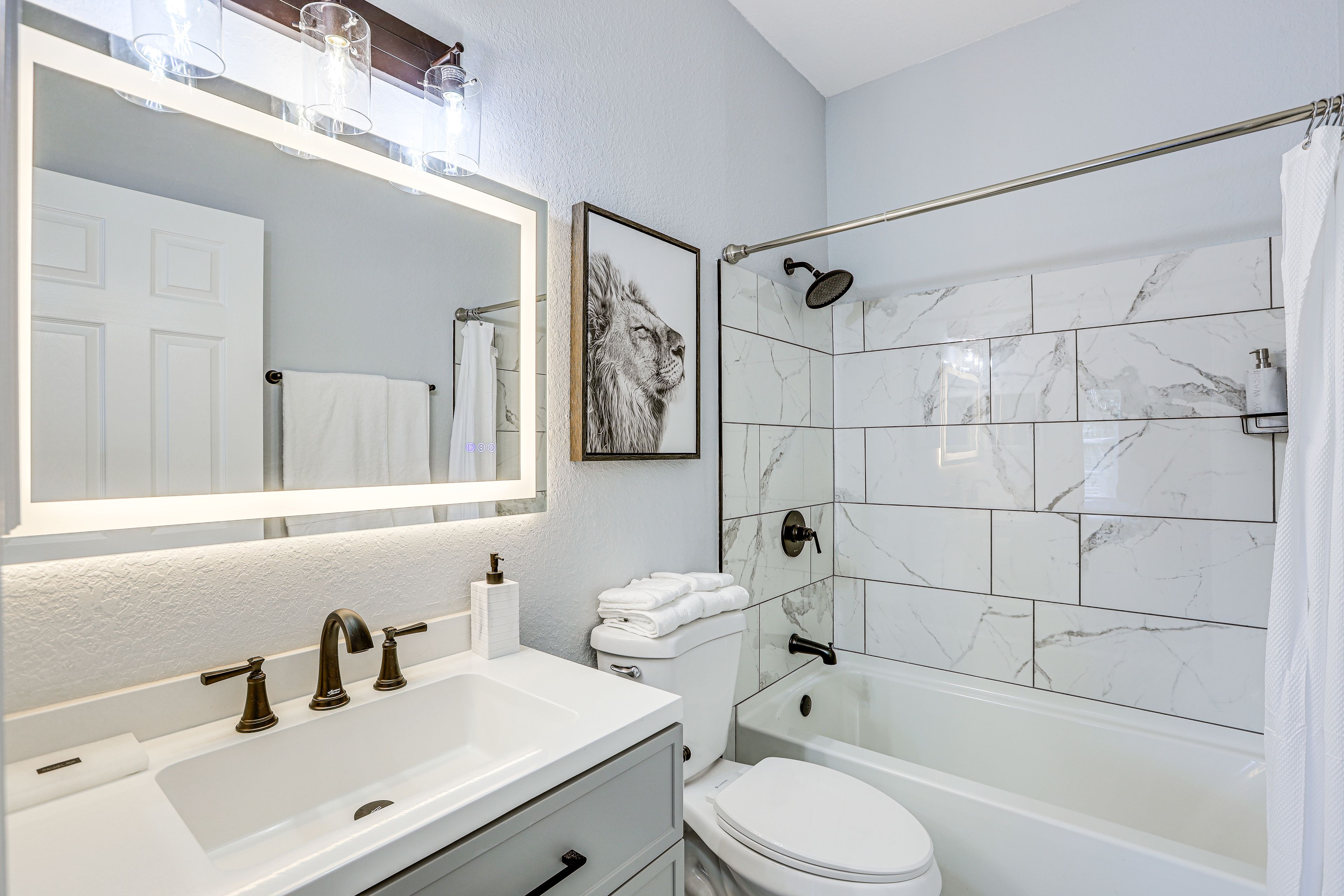 En-Suite Bathroom | Towels Provided | 2nd Floor