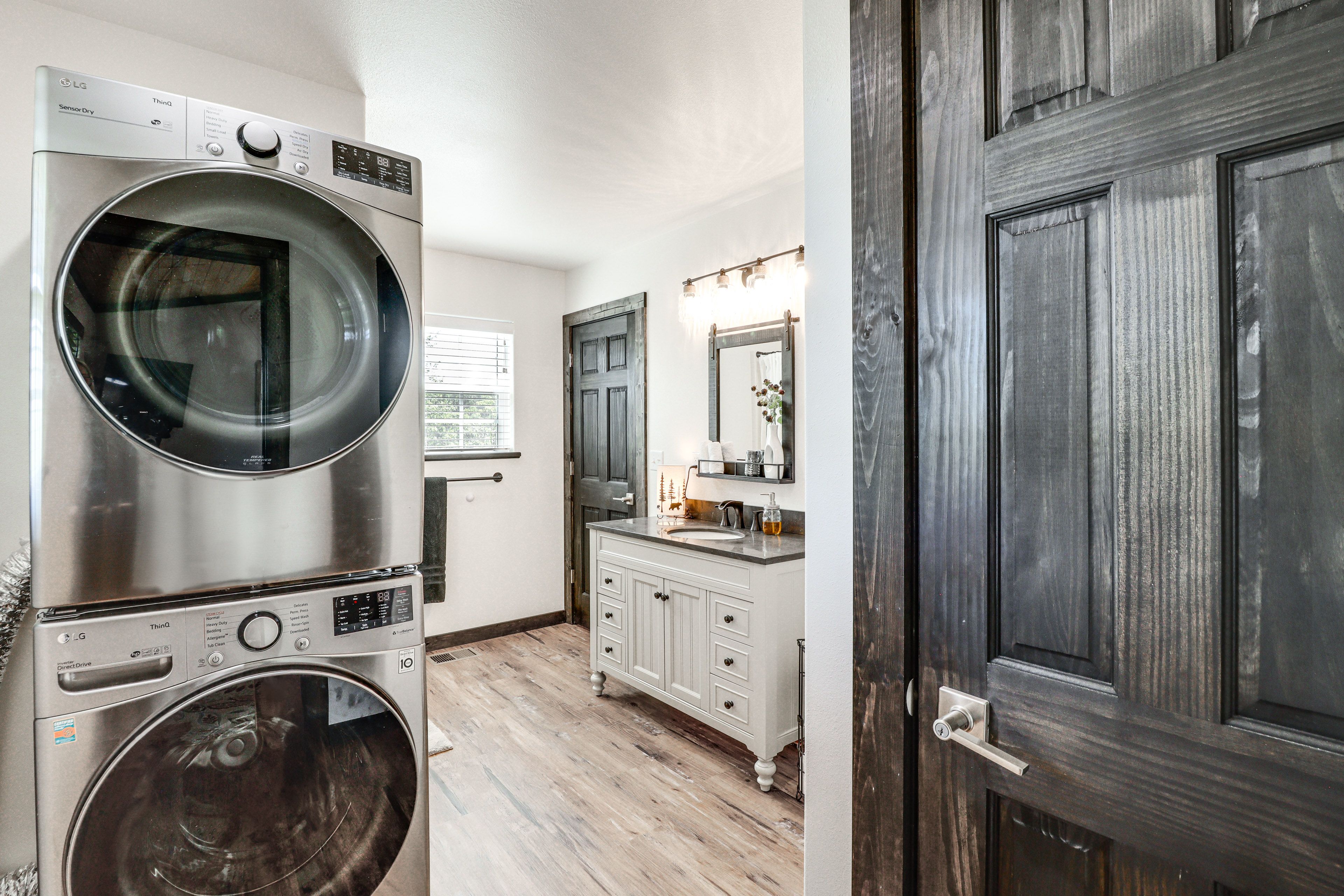 Full Bathroom | Washer/Dryer | Complimentary Toiletries | Towels Provided