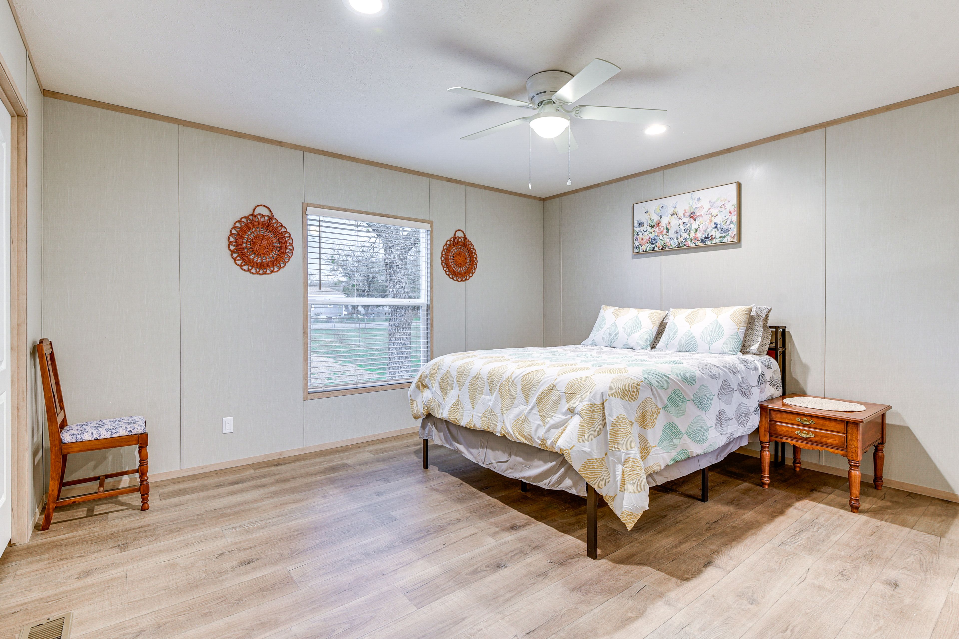 Bedroom 1 | Queen Bed | Linens Provided | Walk-In Closet | En-Suite Bathroom