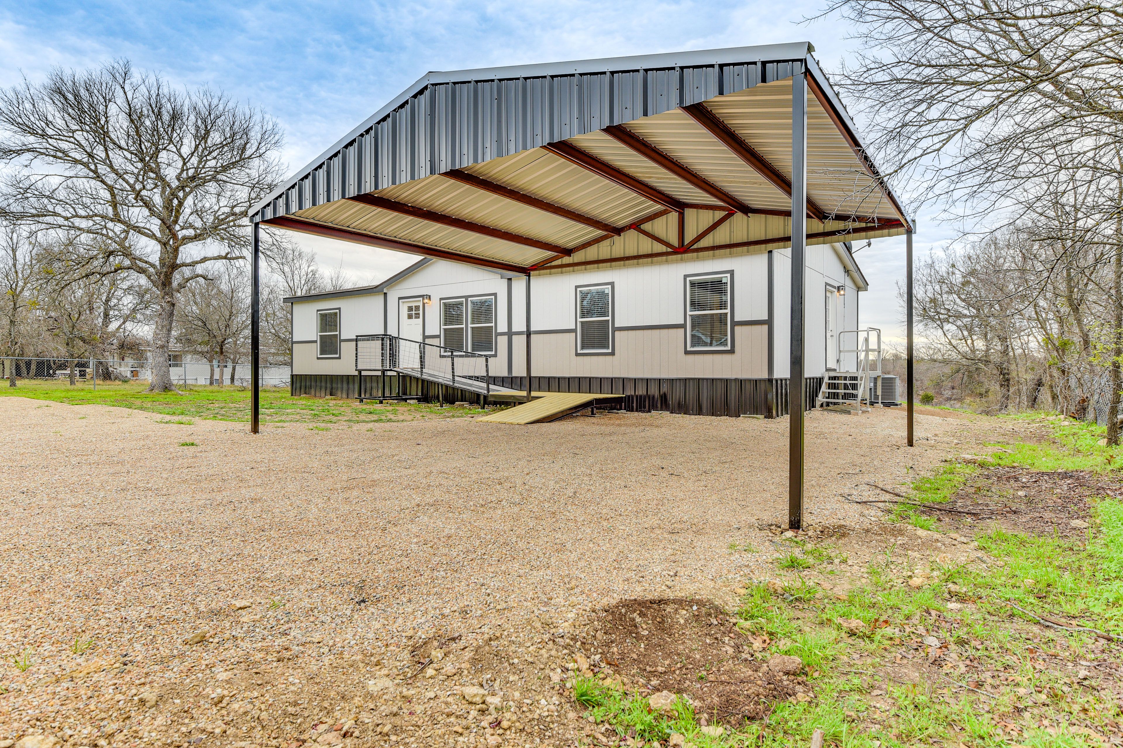 Parking | Carport (2 Vehicles) | Driveway (4 Vehicles)