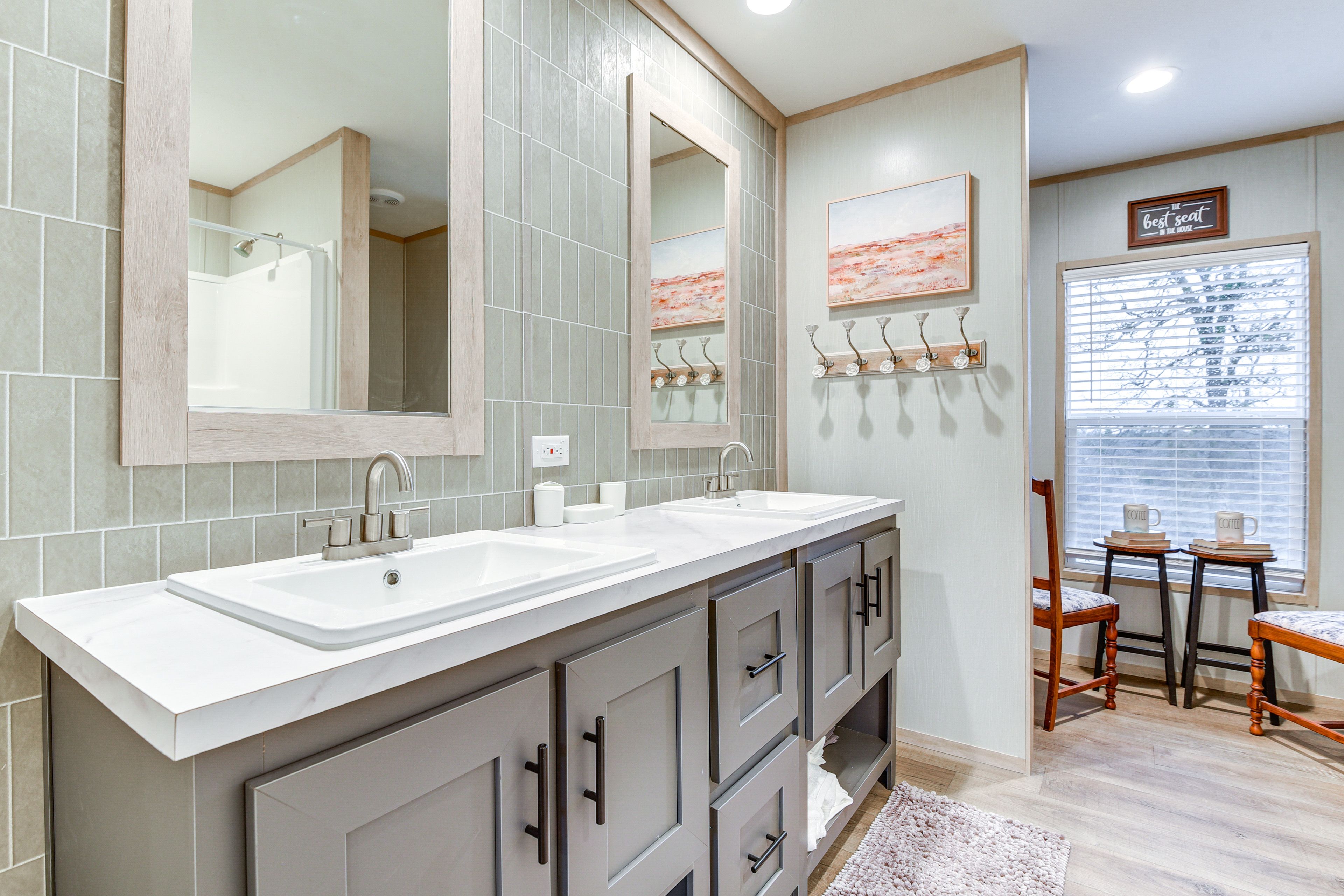 Full Bathroom | Shower/Tub Combo | Complimentary Toiletries | Hair Dryer