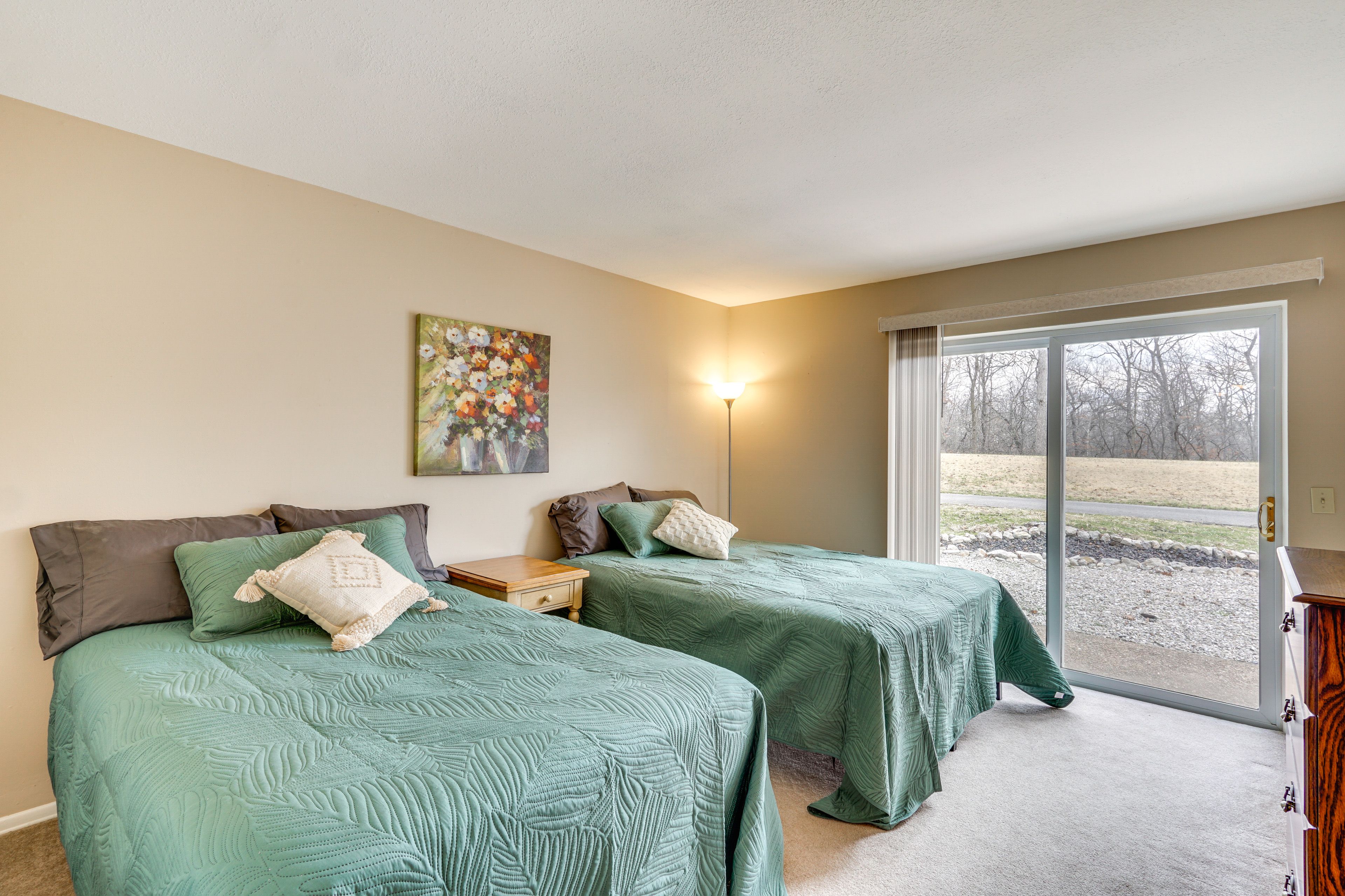 Bedroom 2 | Queen Bed | Full Bed