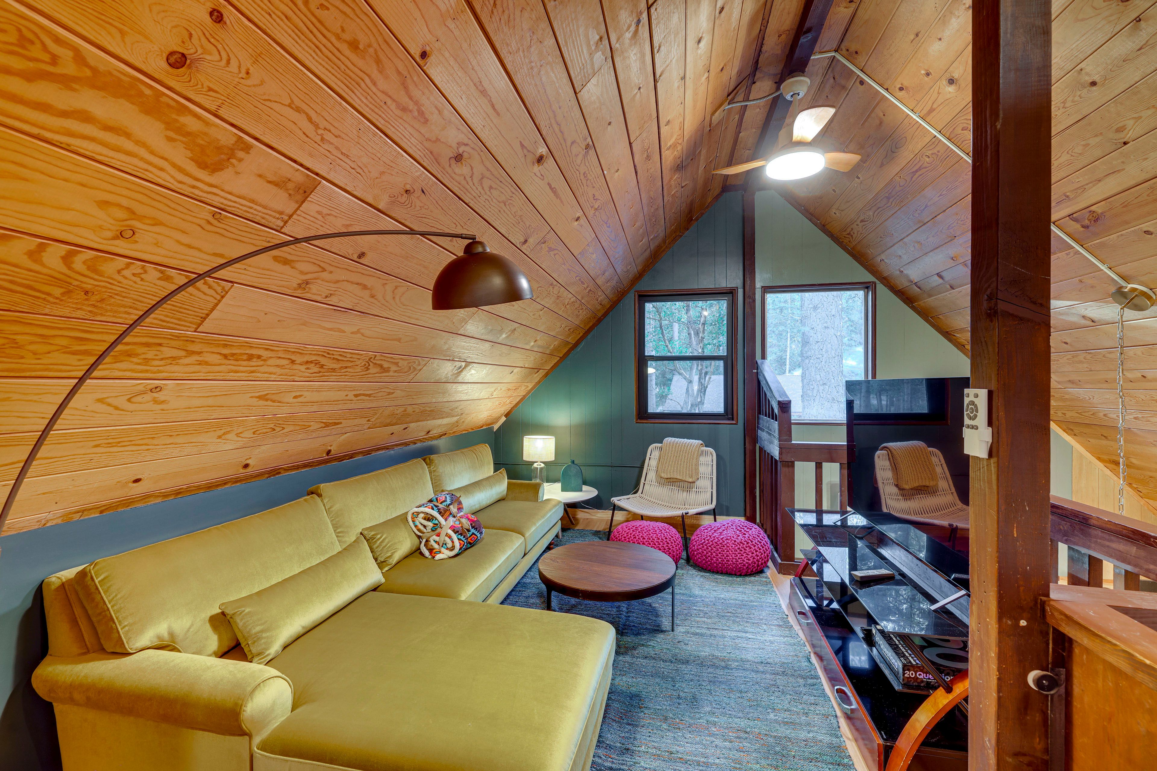 Loft | 2nd Floor | Smart TV w/ Cable