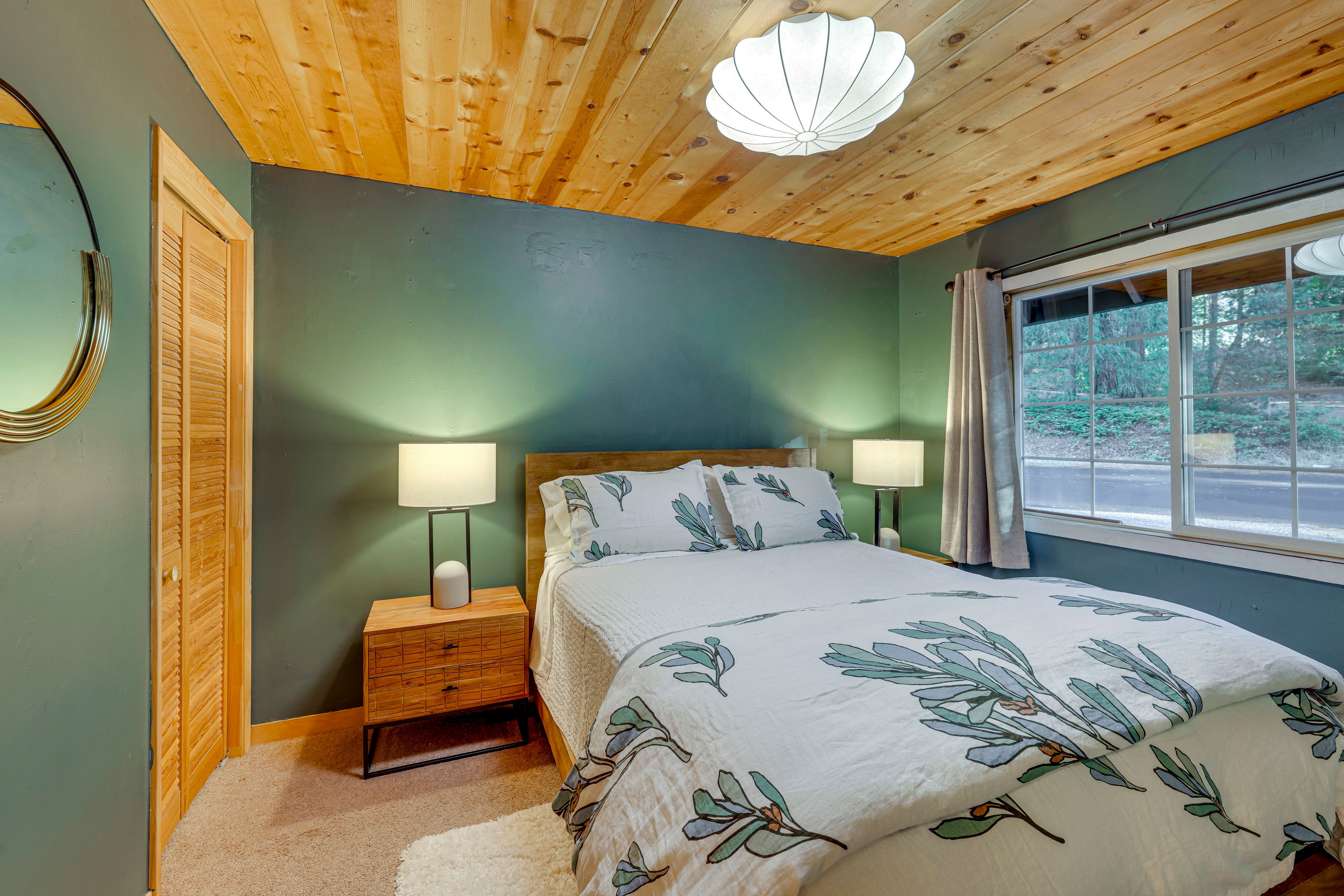 Bedroom 2 | 1st Floor | Queen Bed