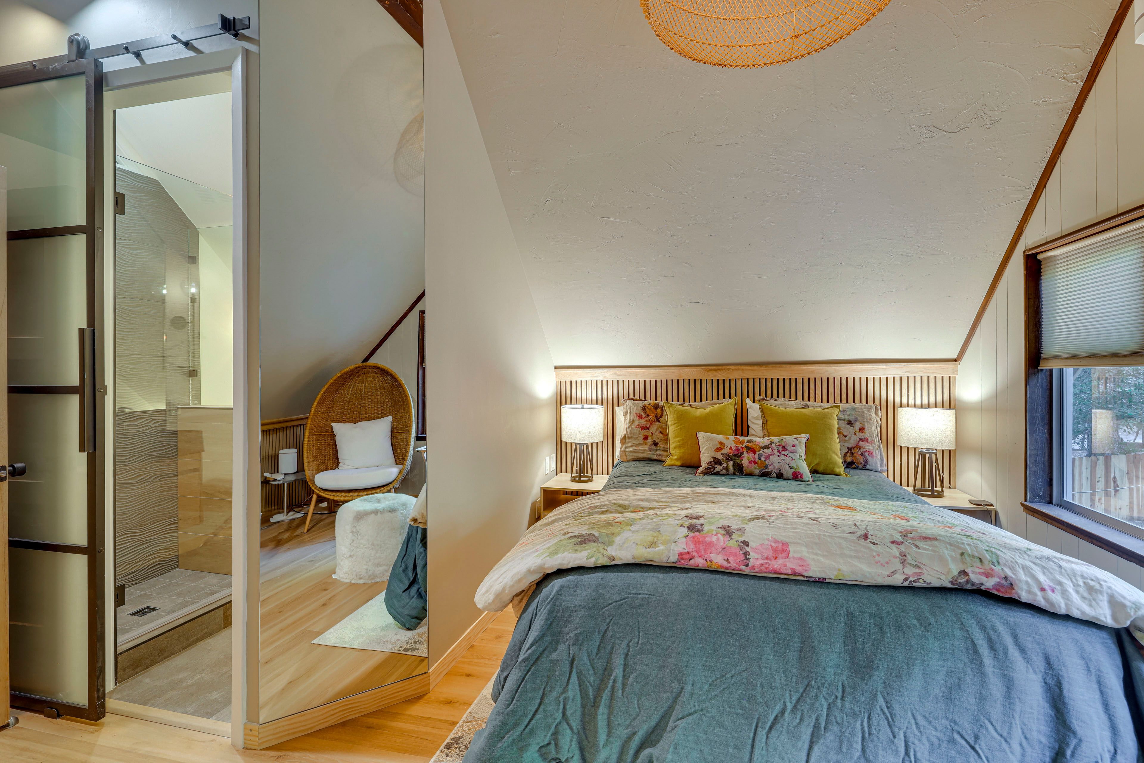 Bedroom 1 | 2nd Floor | Queen Bed | Linens Provided | Soaking Tub