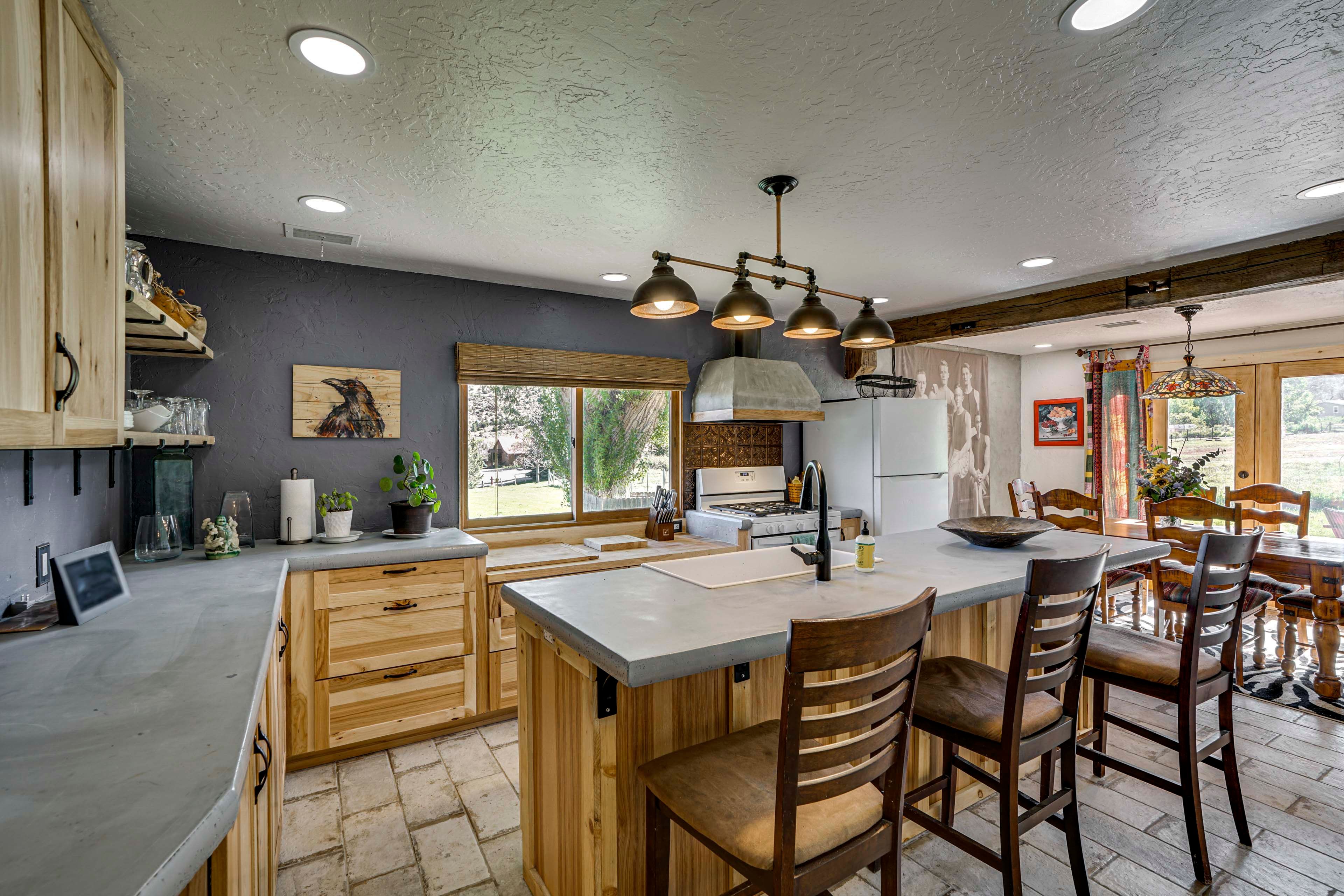 Kitchen | Cooking Basics Supplied | Main Floor