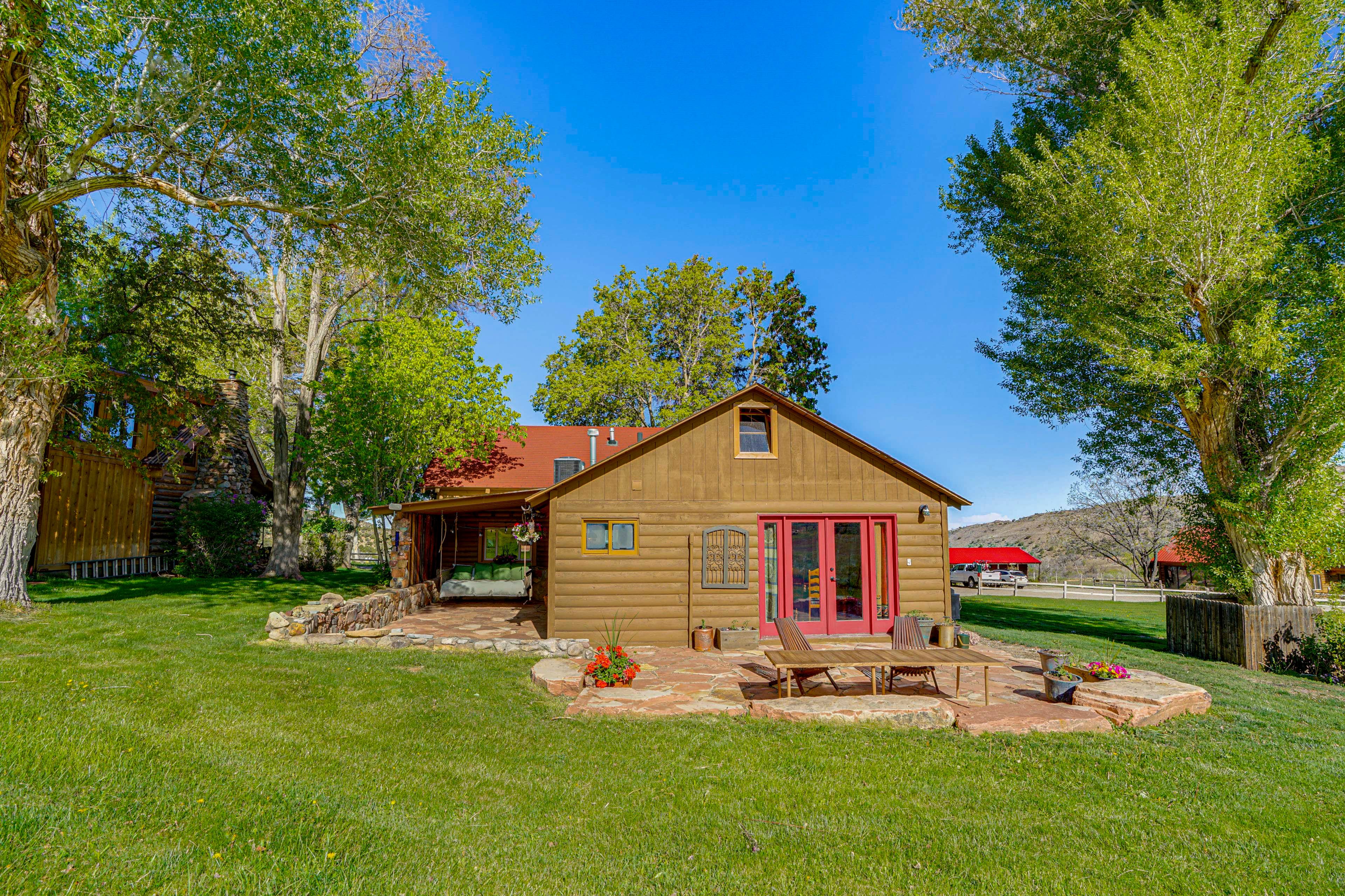 Cabin Exterior | Driveway | Parking for 3 Vehicles