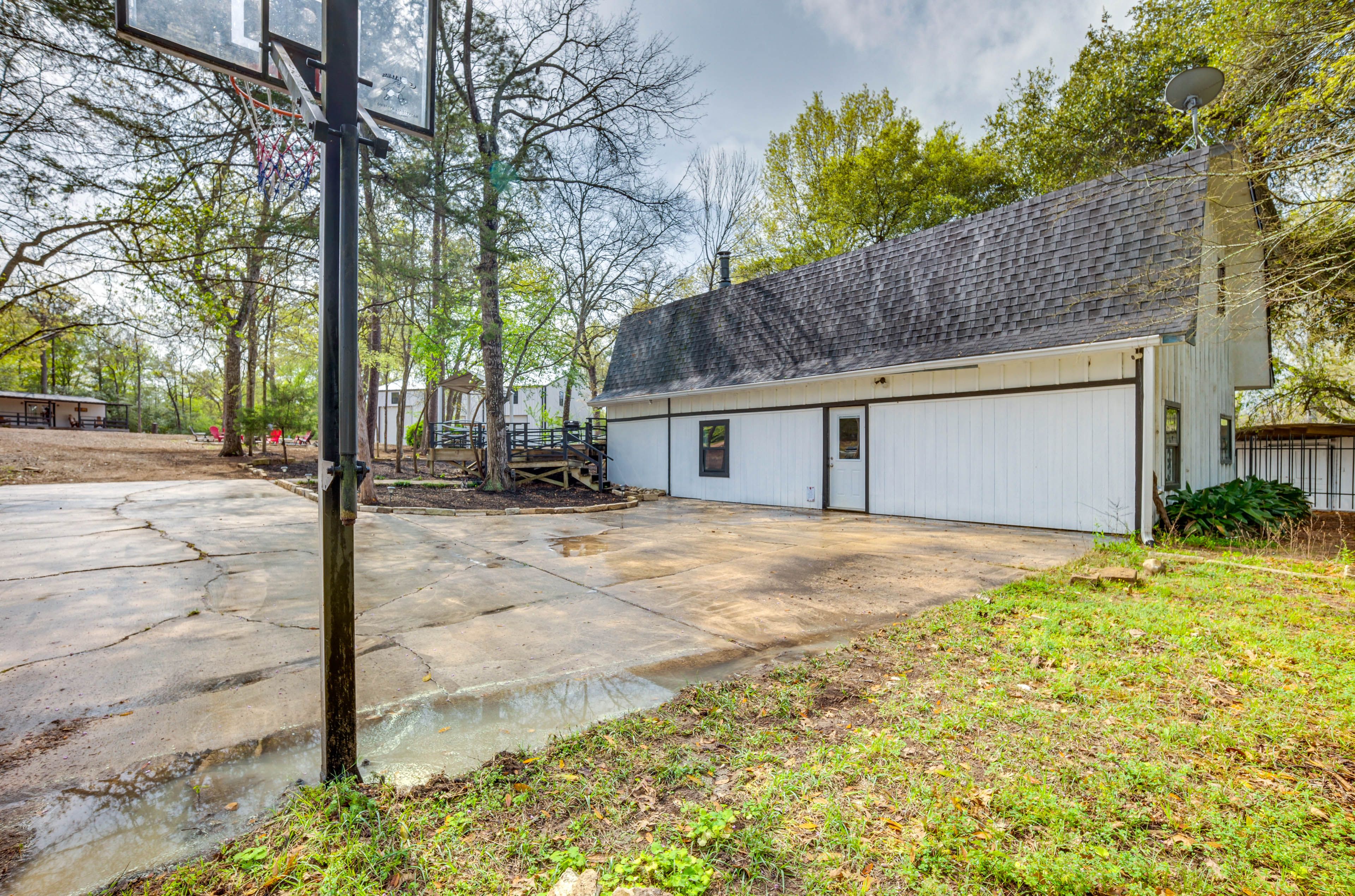 Parking | Driveway (6 Vehicles) | RV/Trailer Parking Available