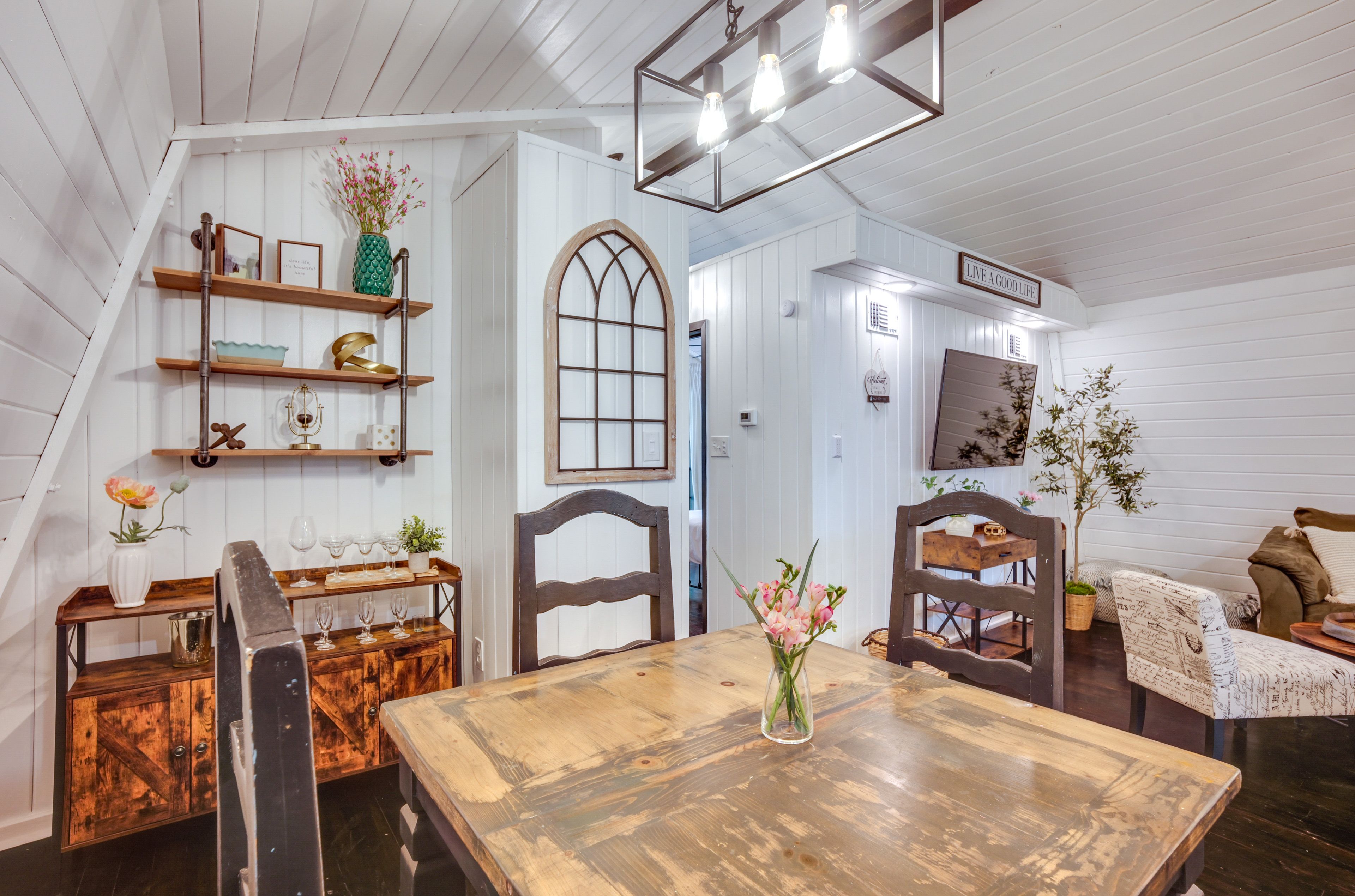 Dining Area | Main Level
