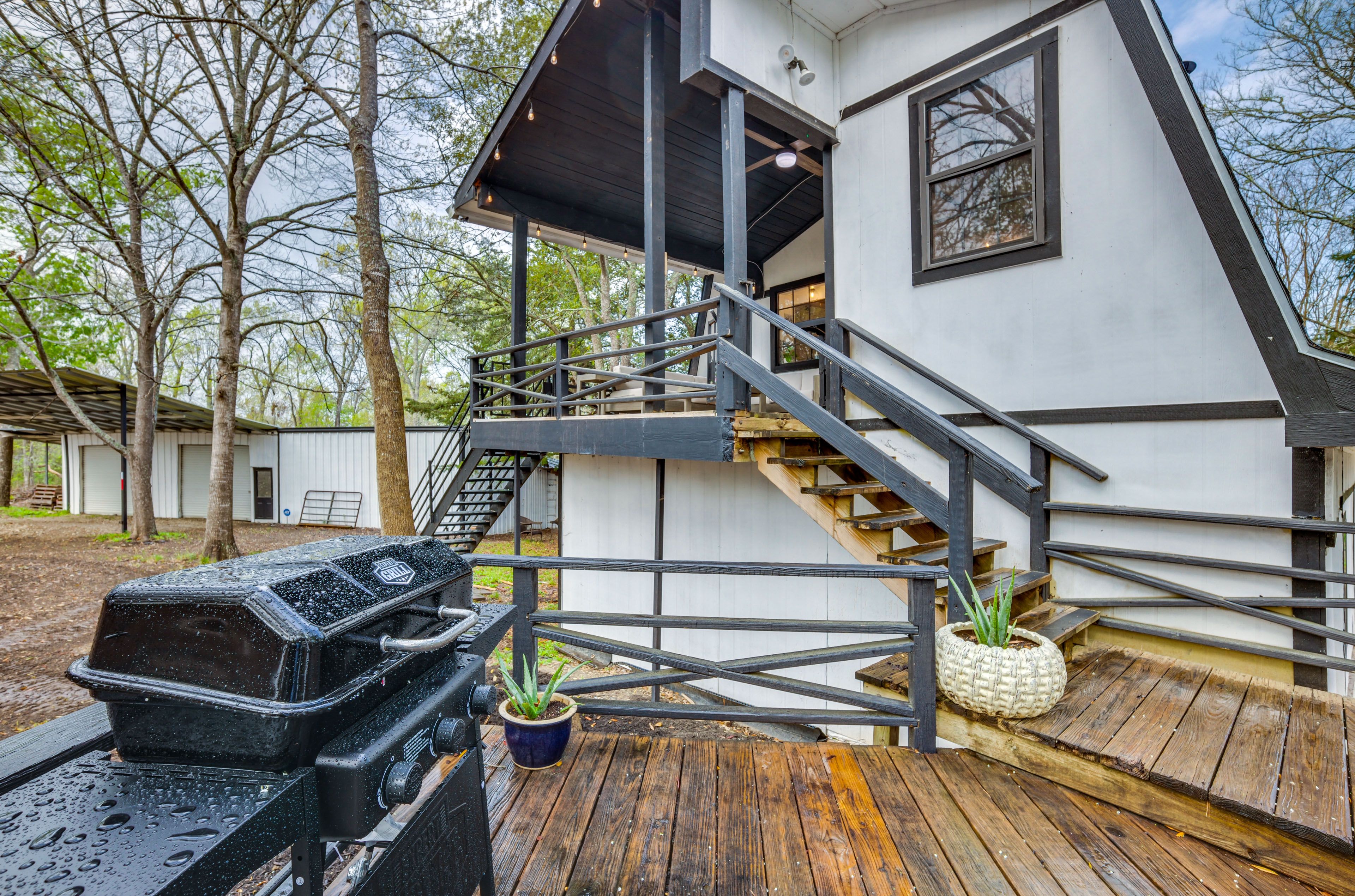 Deck | Gas Grill | Picnic Area