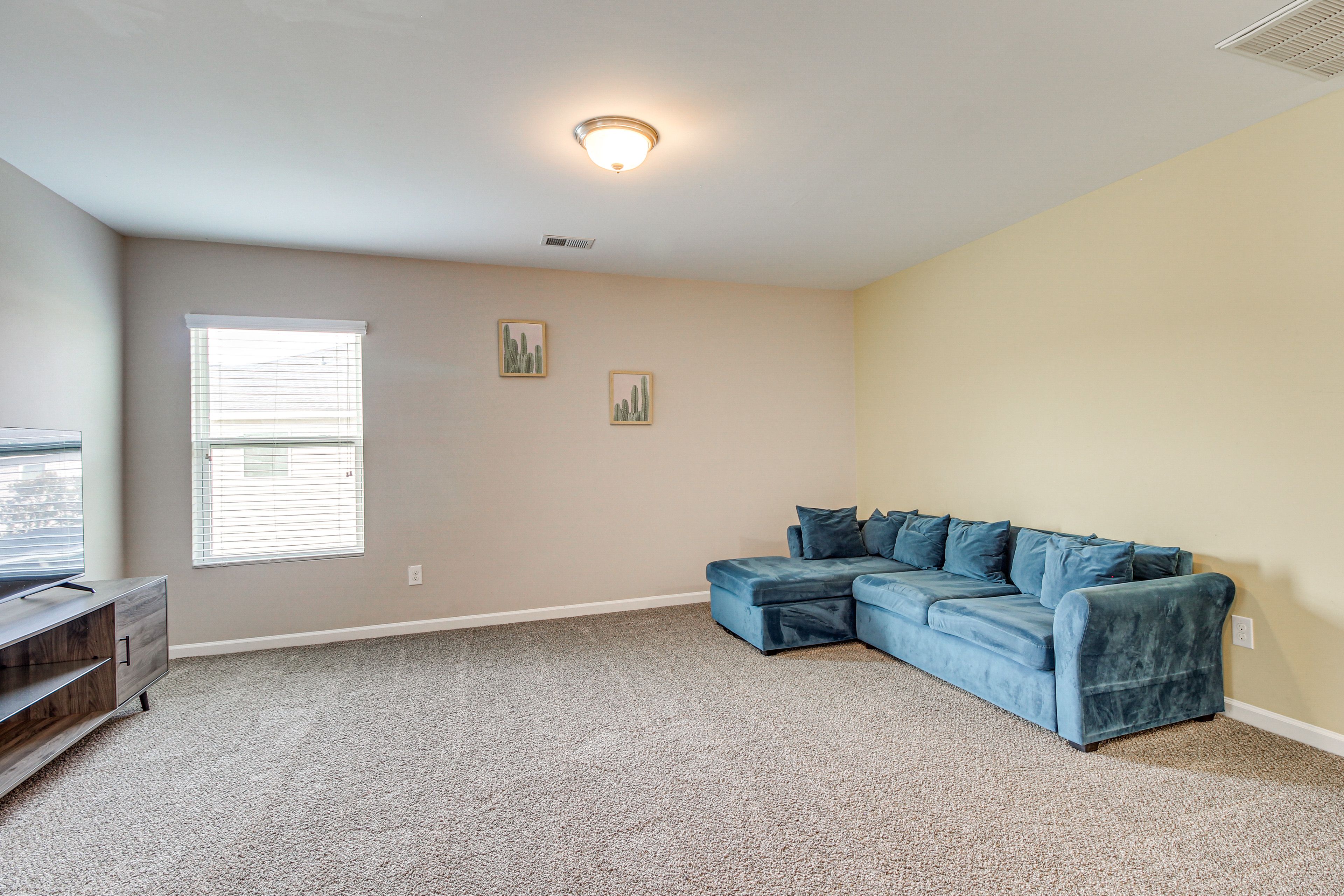 Family Room | Smart TV | 2nd Floor