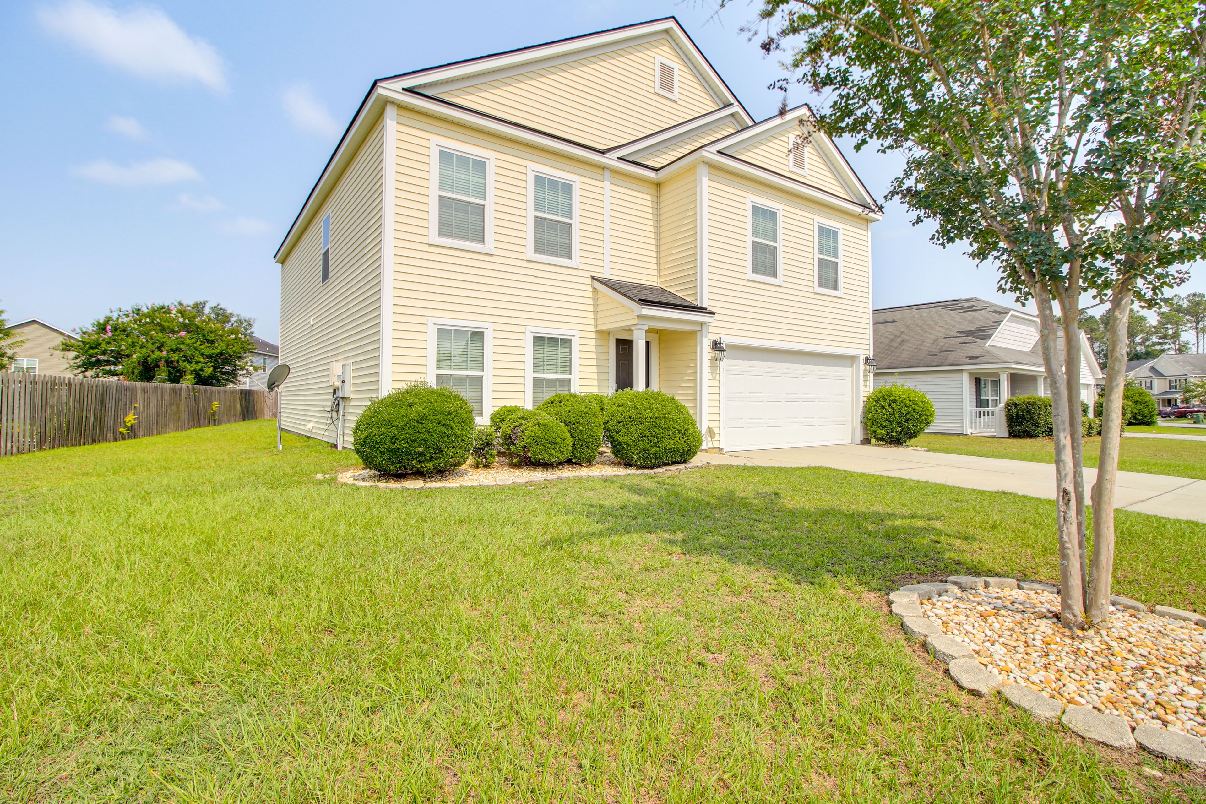 Pooler Vacation Rental | 4BR | 2.5BA | 2,670 Sq Ft | Stairs Required