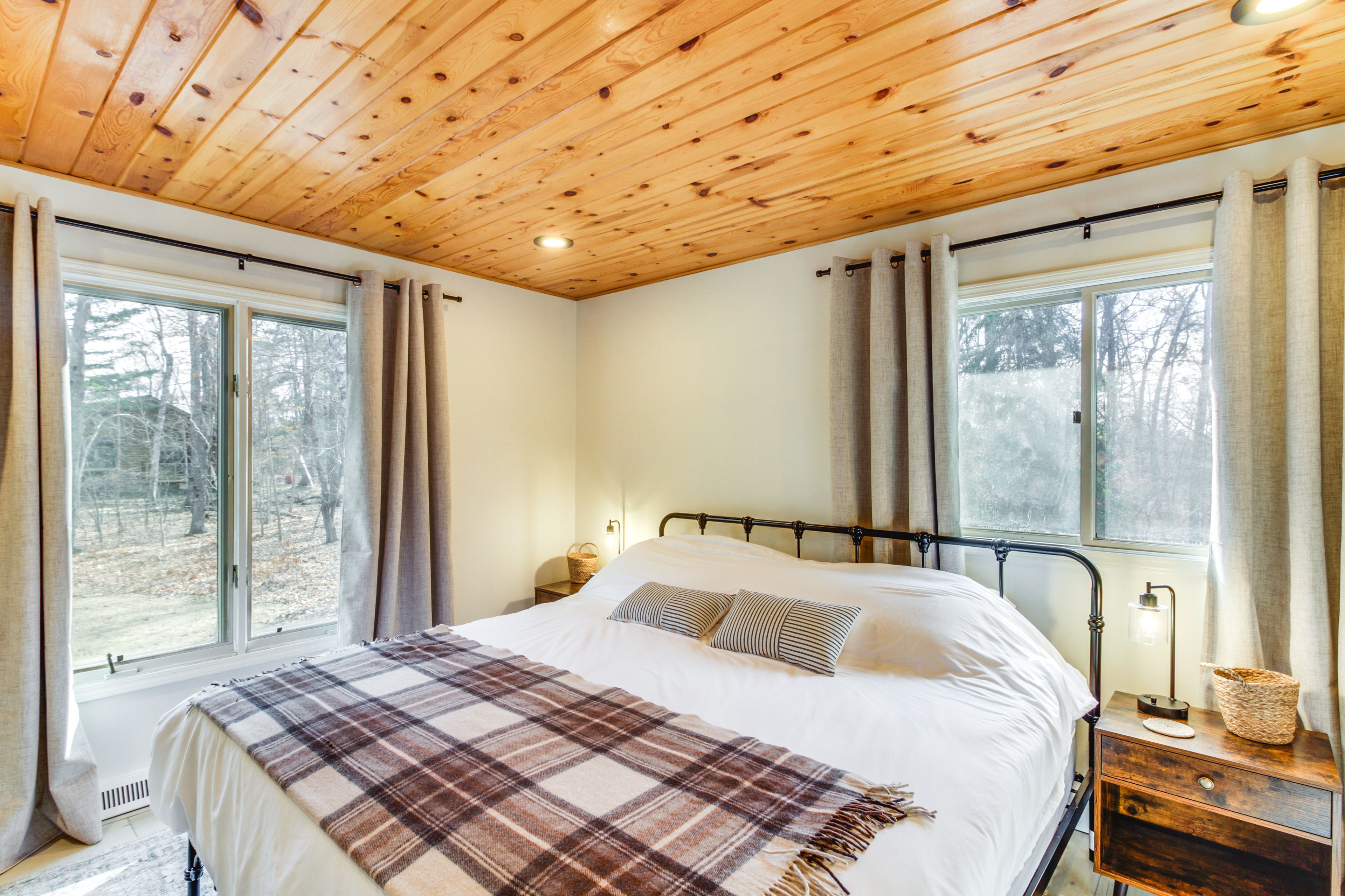 Bedroom 1 | Main Level | King Bed | Linens Provided | Flat-Screen TV