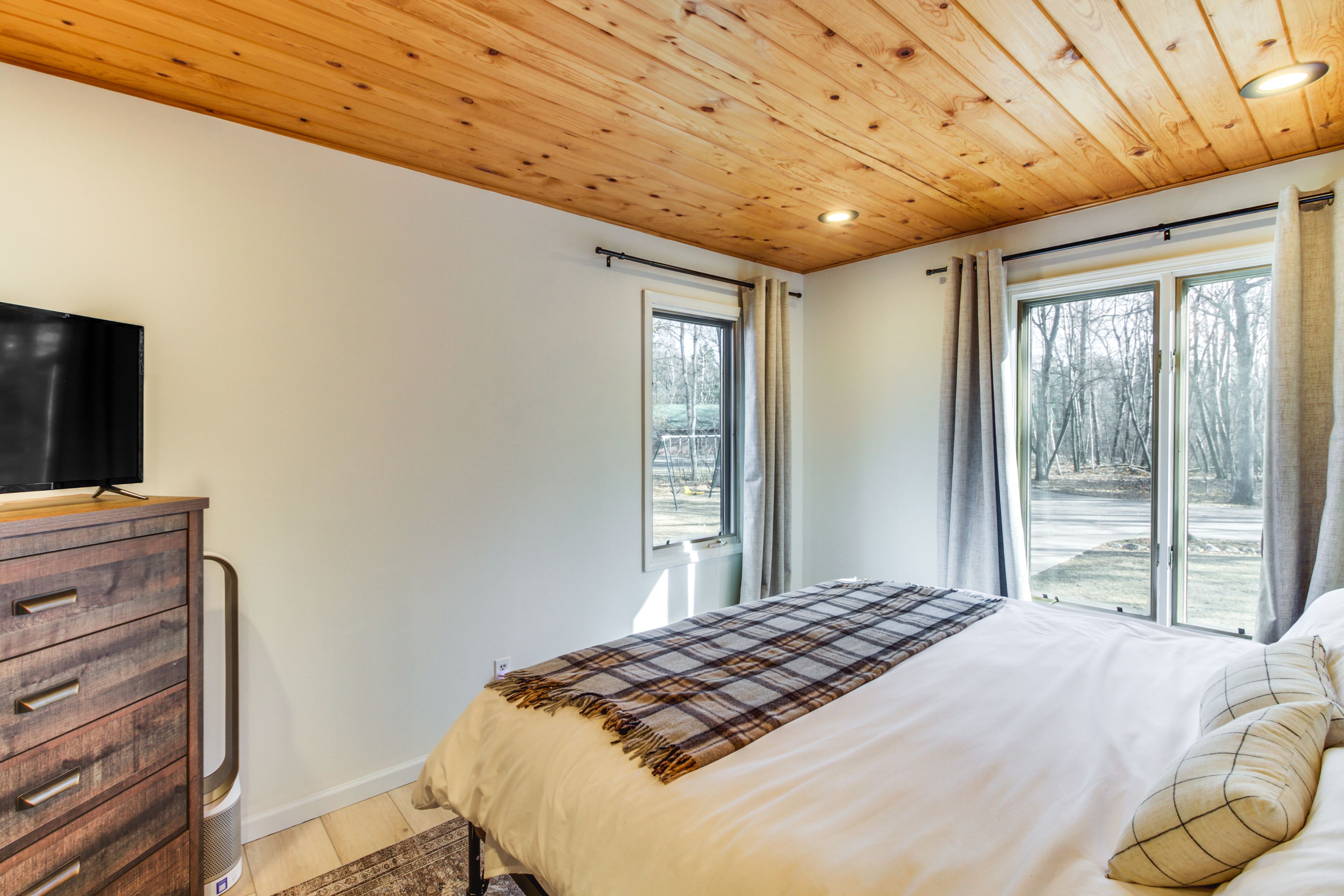 Bedroom 2 | Main Level | King Bed | Flat-Screen TV