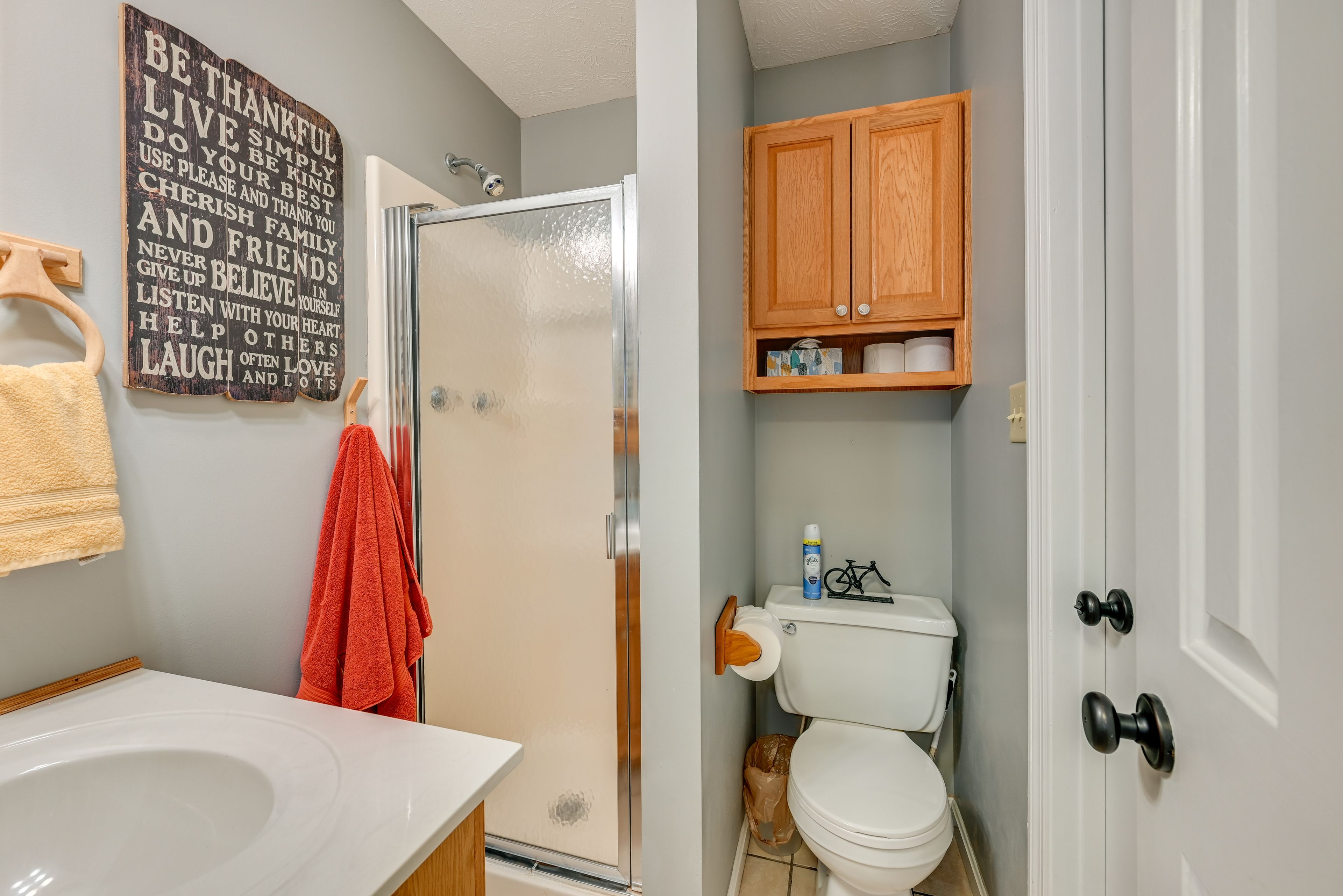 Full Bath | Complimentary Toiletries | 1st Floor