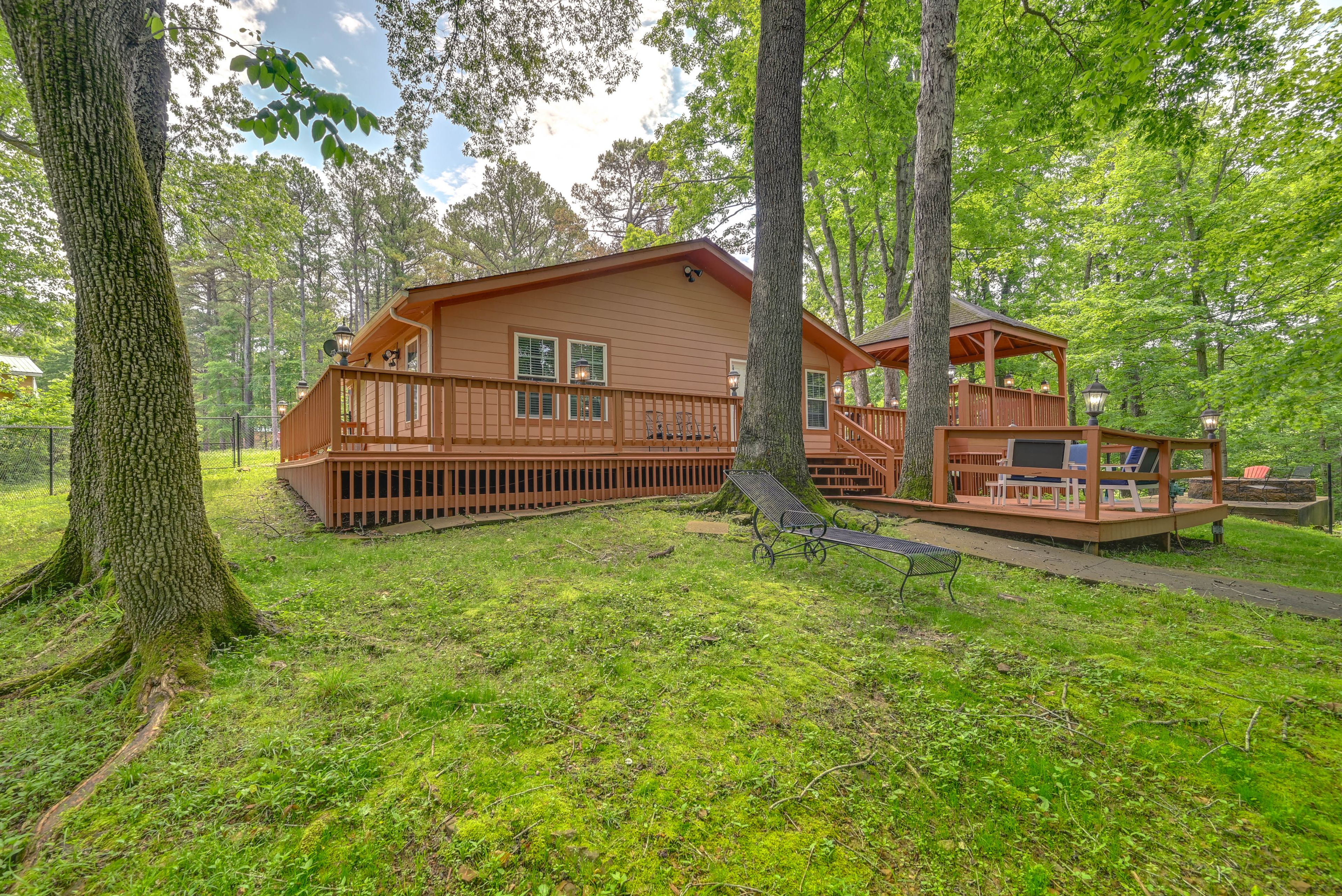 Deck | Private Yard | Outdoor Seating | Gas Grill