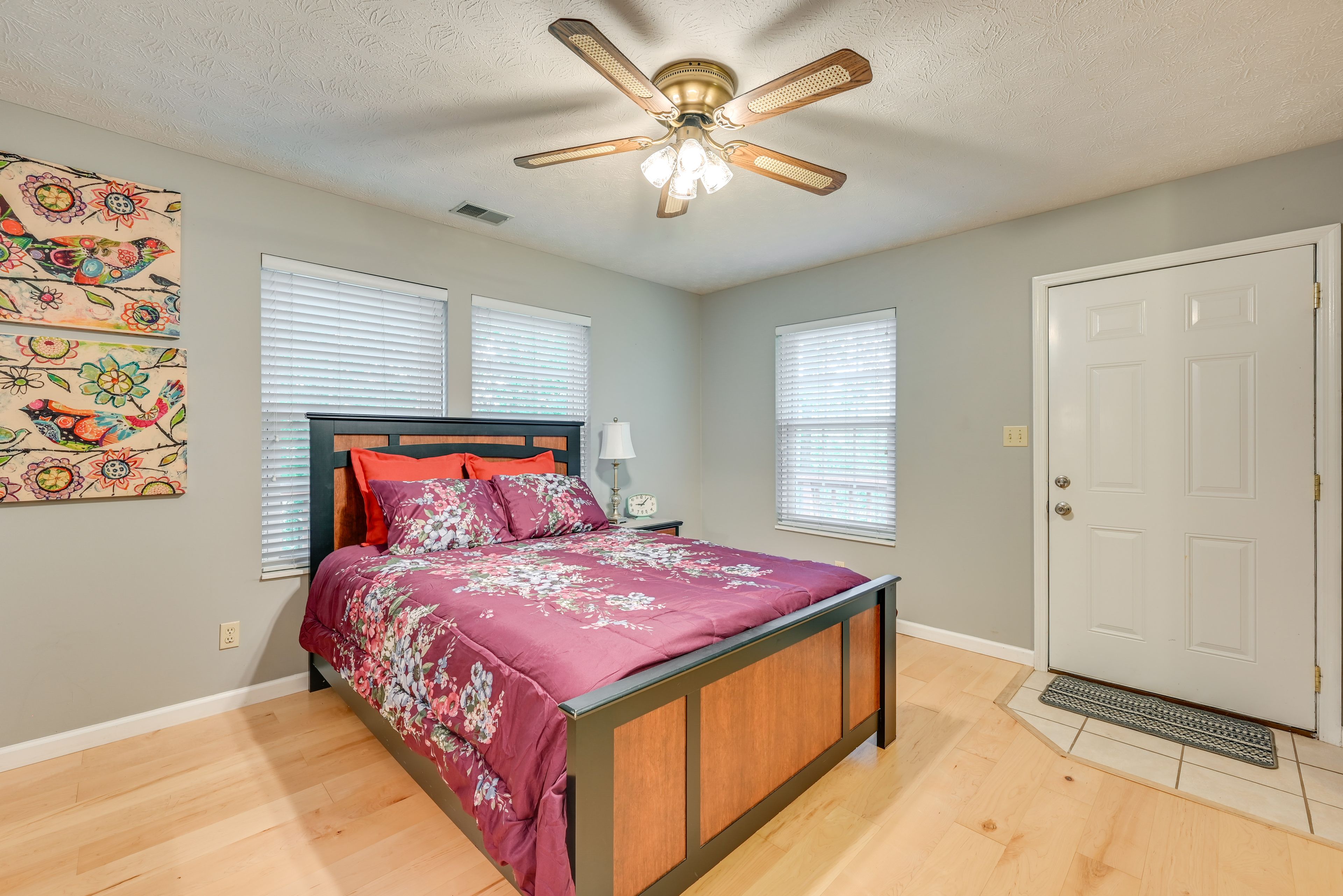 Bedroom 2 | Queen Bed | 1st Floor
