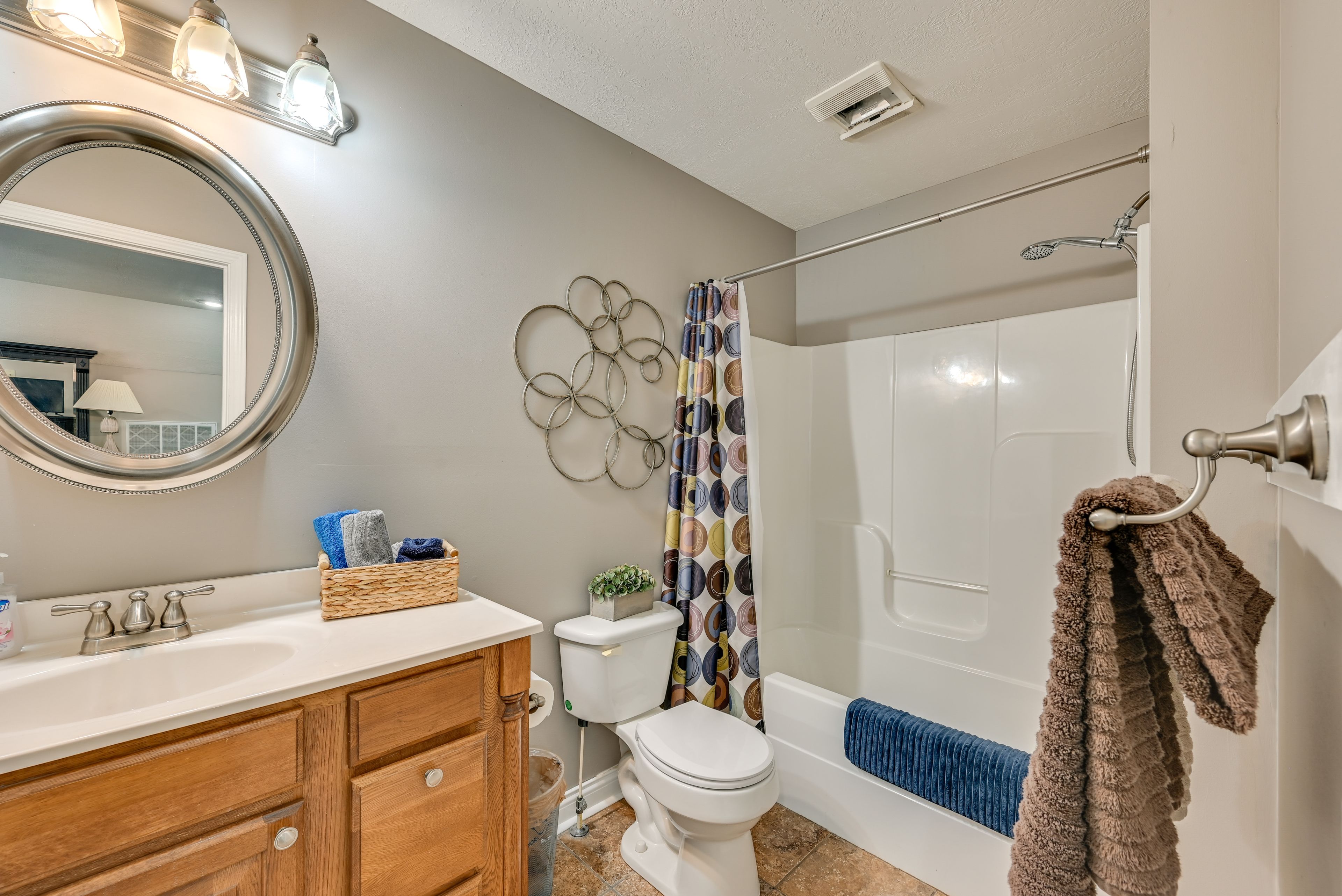 Full Bath | Towels | Hair Dryer | 2nd Floor