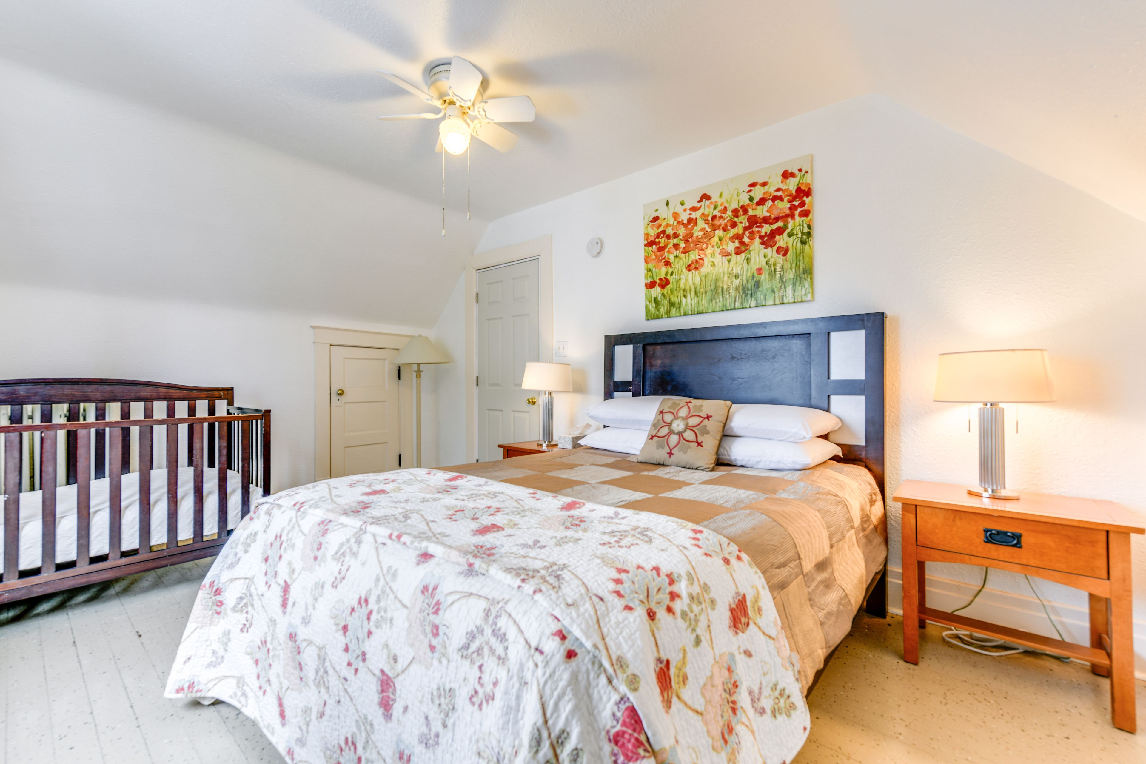 Bedroom | Queen Bed | Crib | Linens Provided