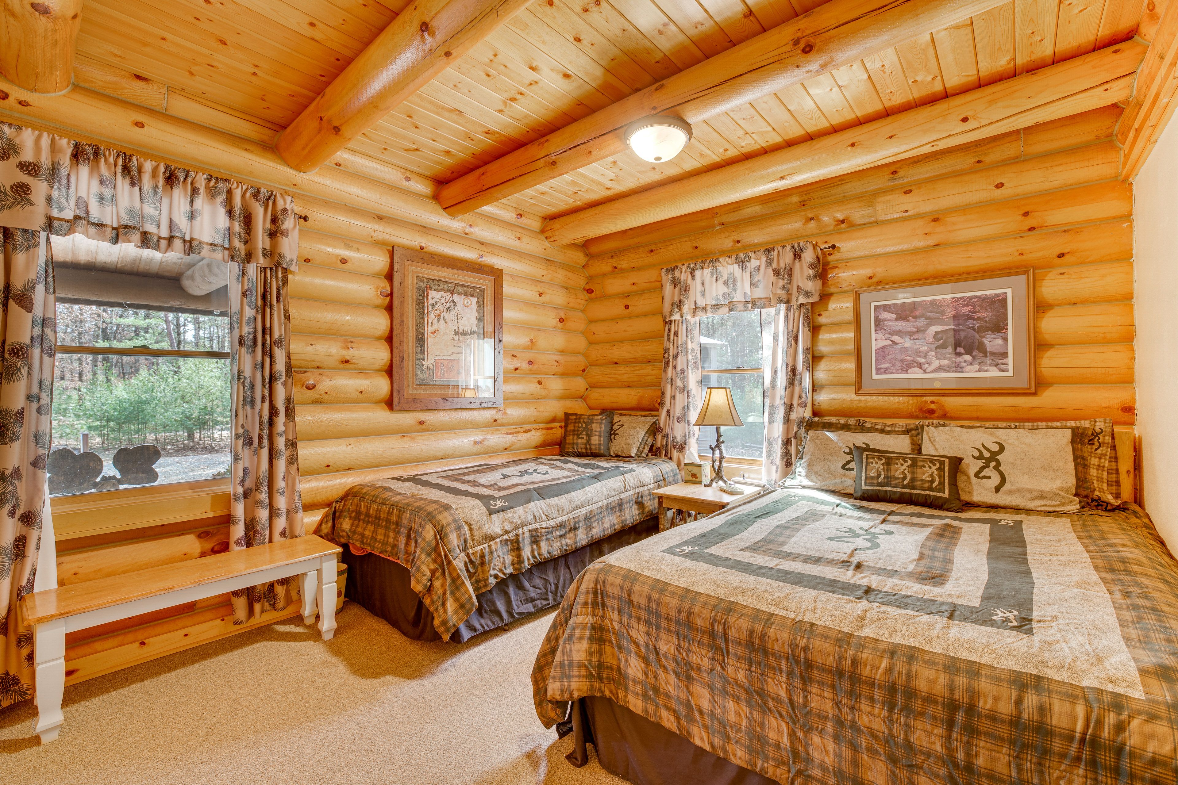 Bedroom 2 | Queen Bed | Twin Bed | 1st Floor