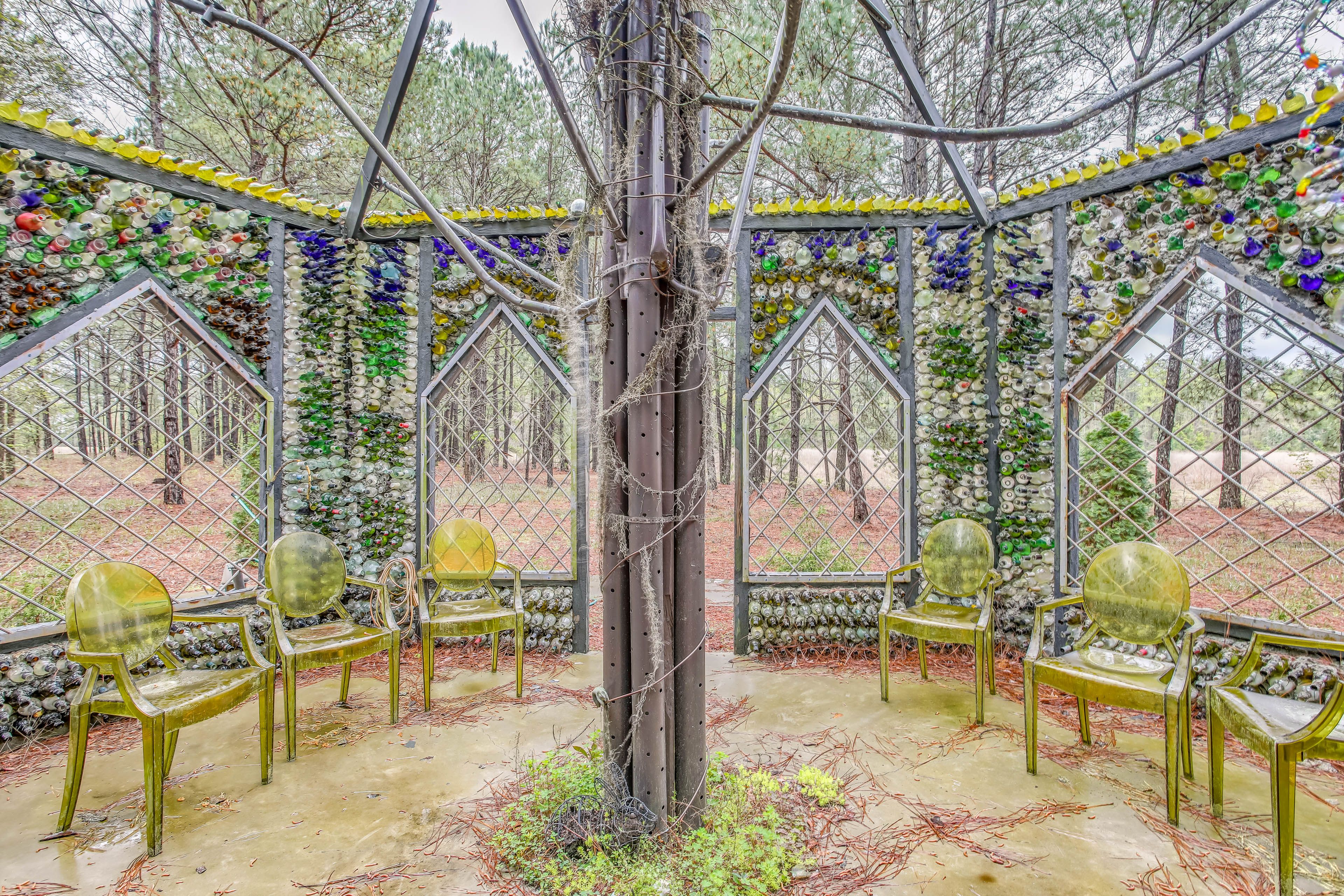 Shared Gardens/Chapel | Private Screened-In Patio | Private Outdoor Dining Area