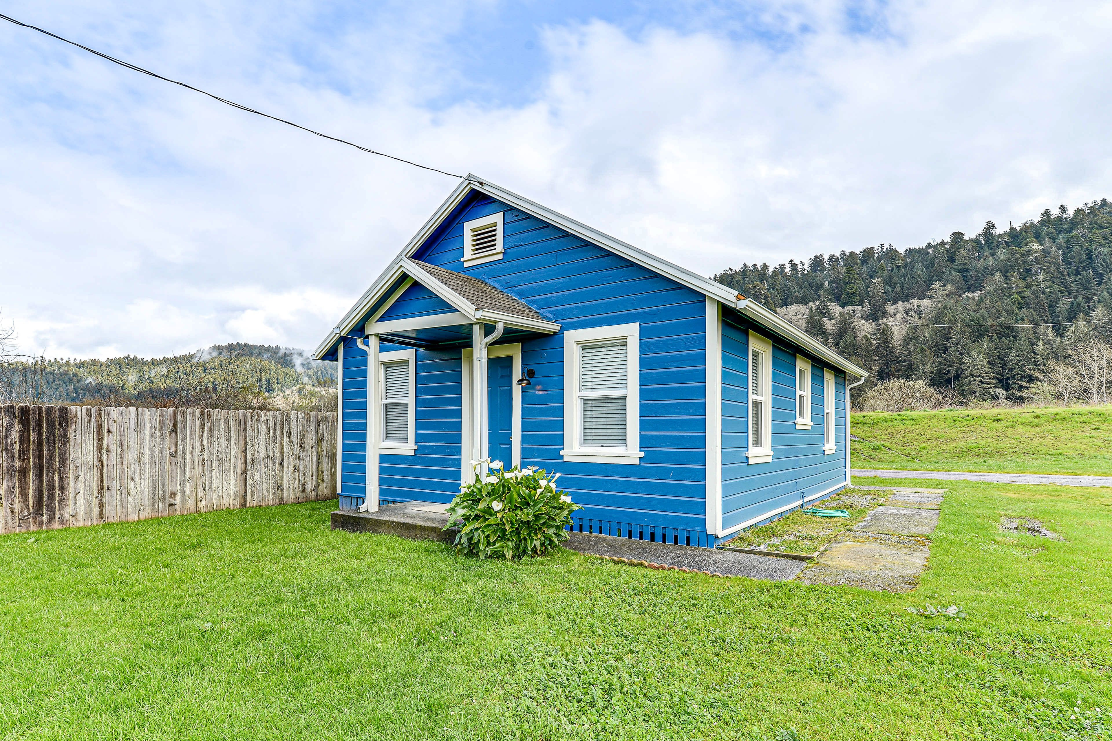 Orick Vacation Rental | 2BR | 1BA | 750 Sq Ft | 2 Steps Required