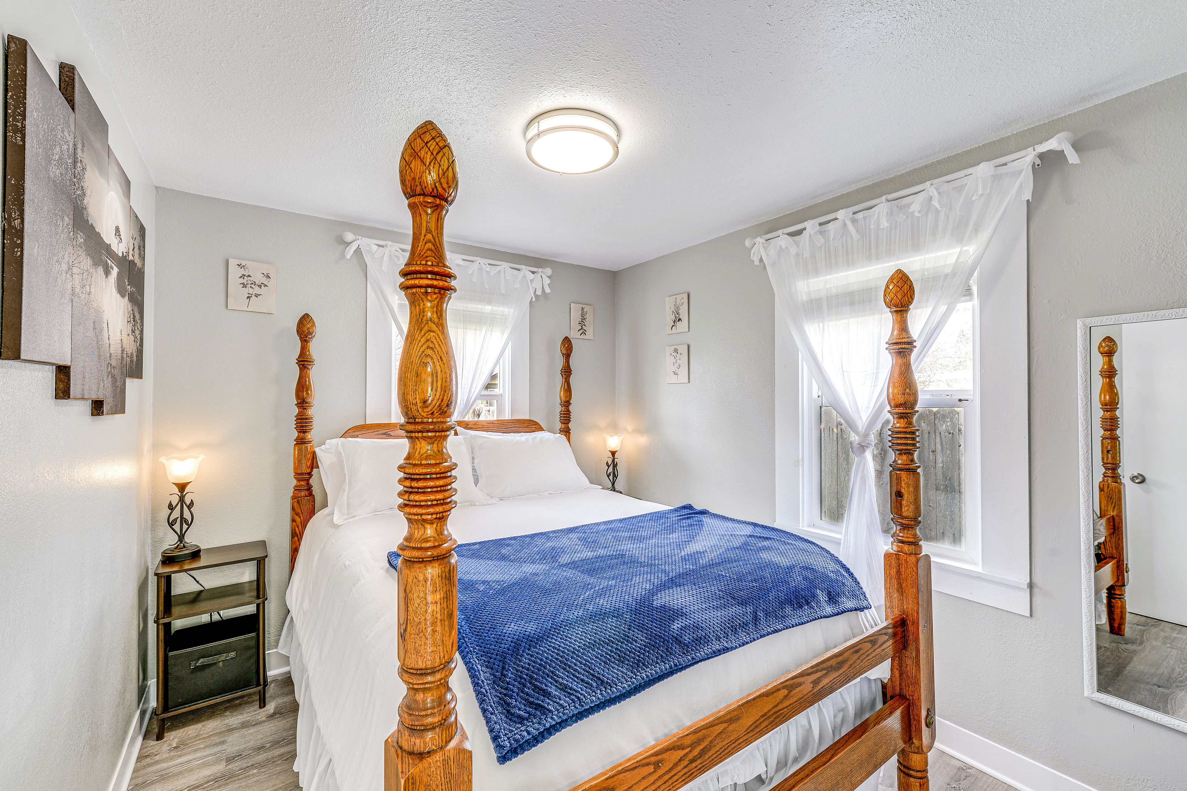 Bedroom 2 | Queen Bed