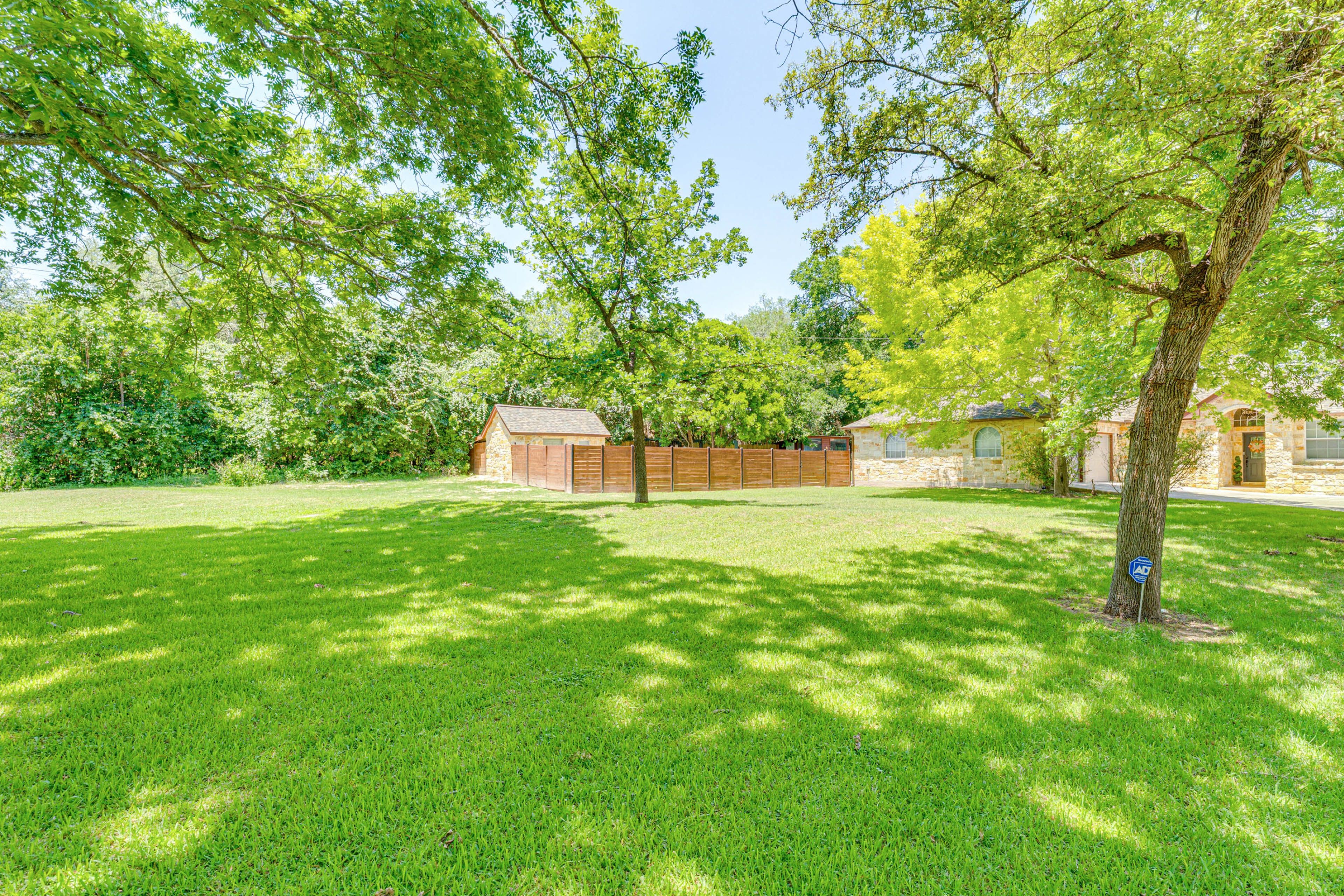 Parking | Ample Driveway Parking | RV/Trailer Parking
