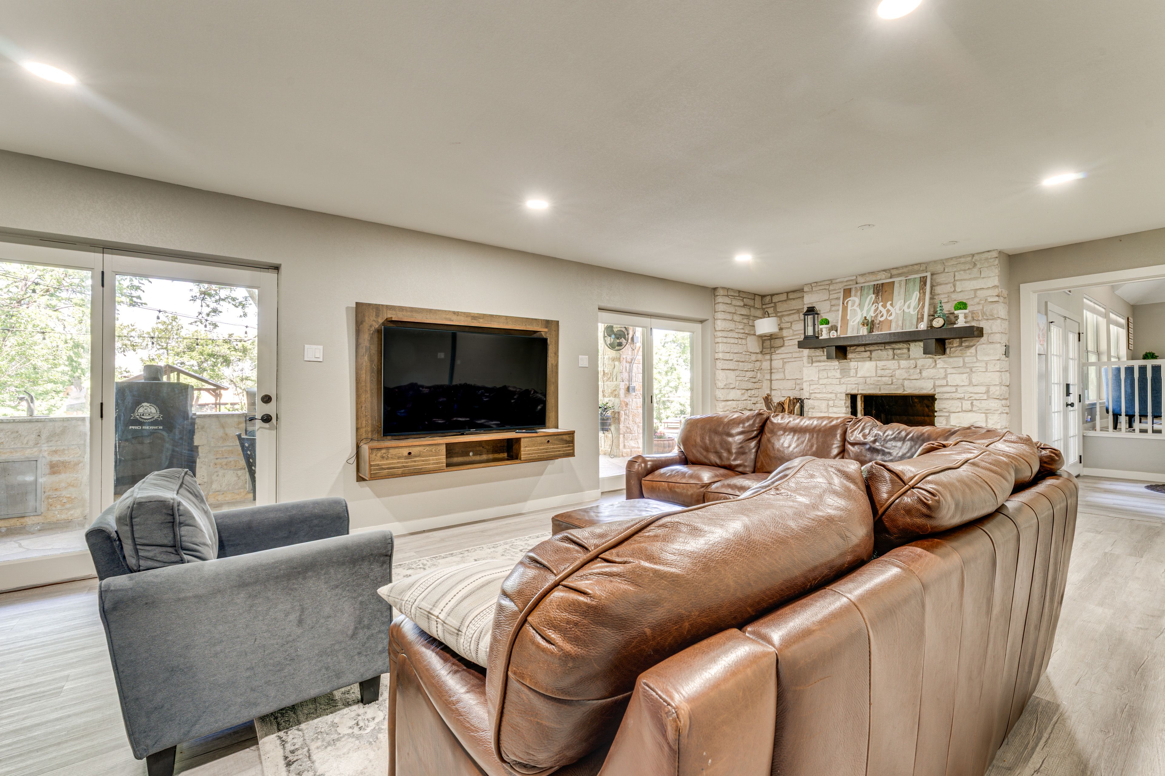 Living Room | Smart TV | 1st Floor
