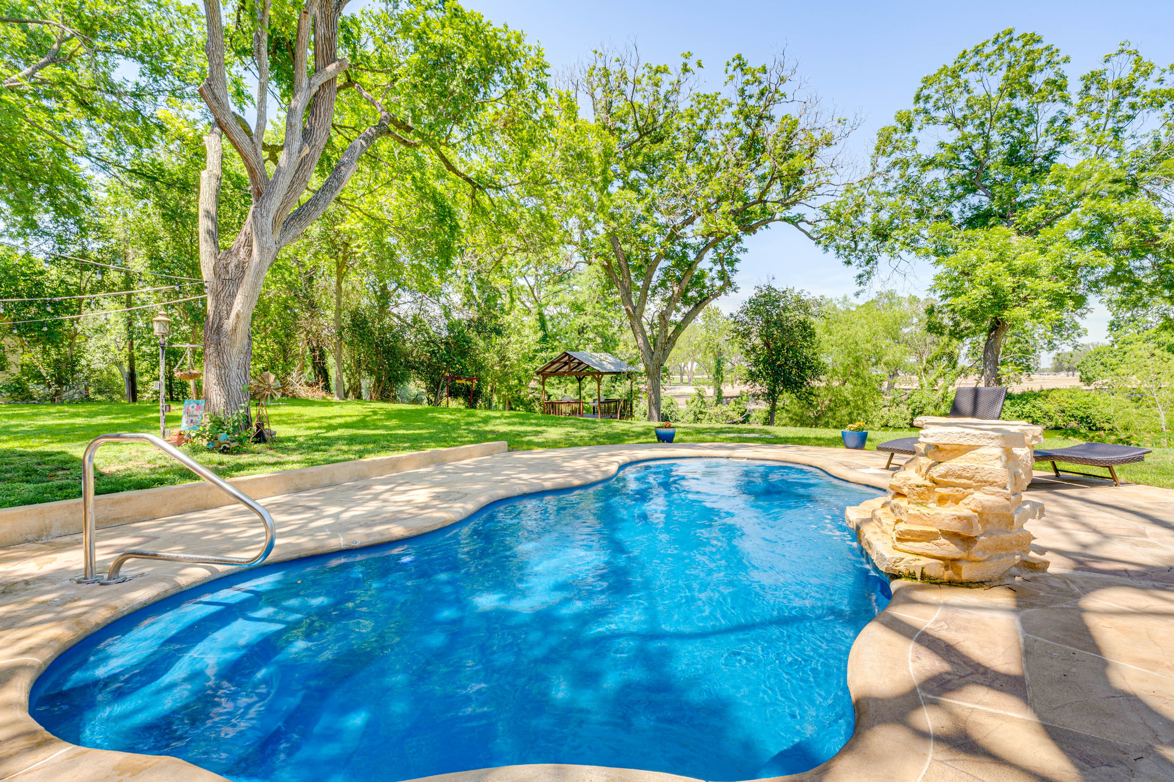 Seguin Vacation Rental | 5BR | 3.5BA | 4,300 Sq Ft | Access Only By Stairs
